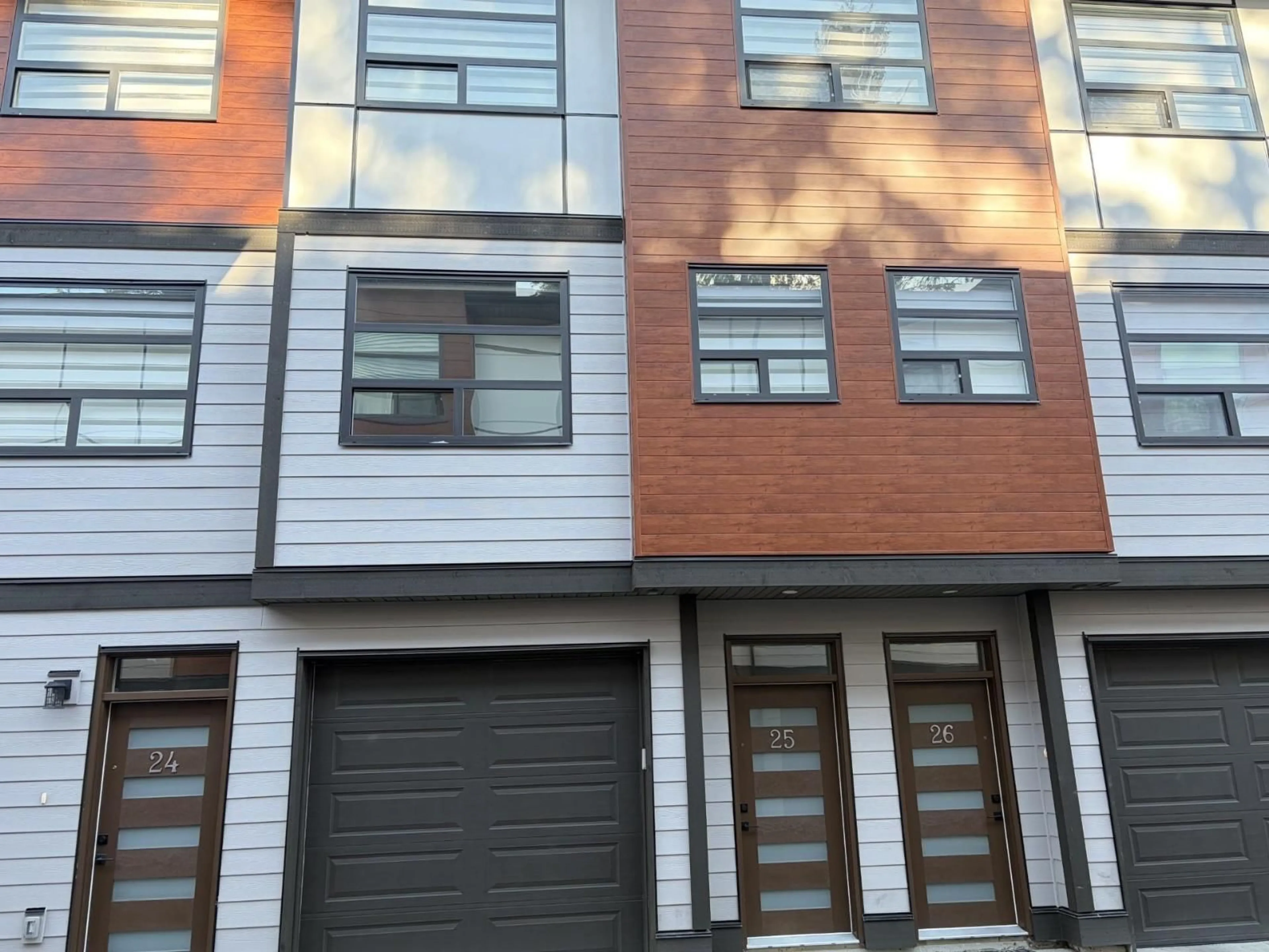 Home with brick exterior material, street for 15 - 32970 TUNBRIDGE AVENUE, Mission British Columbia V2V0J9