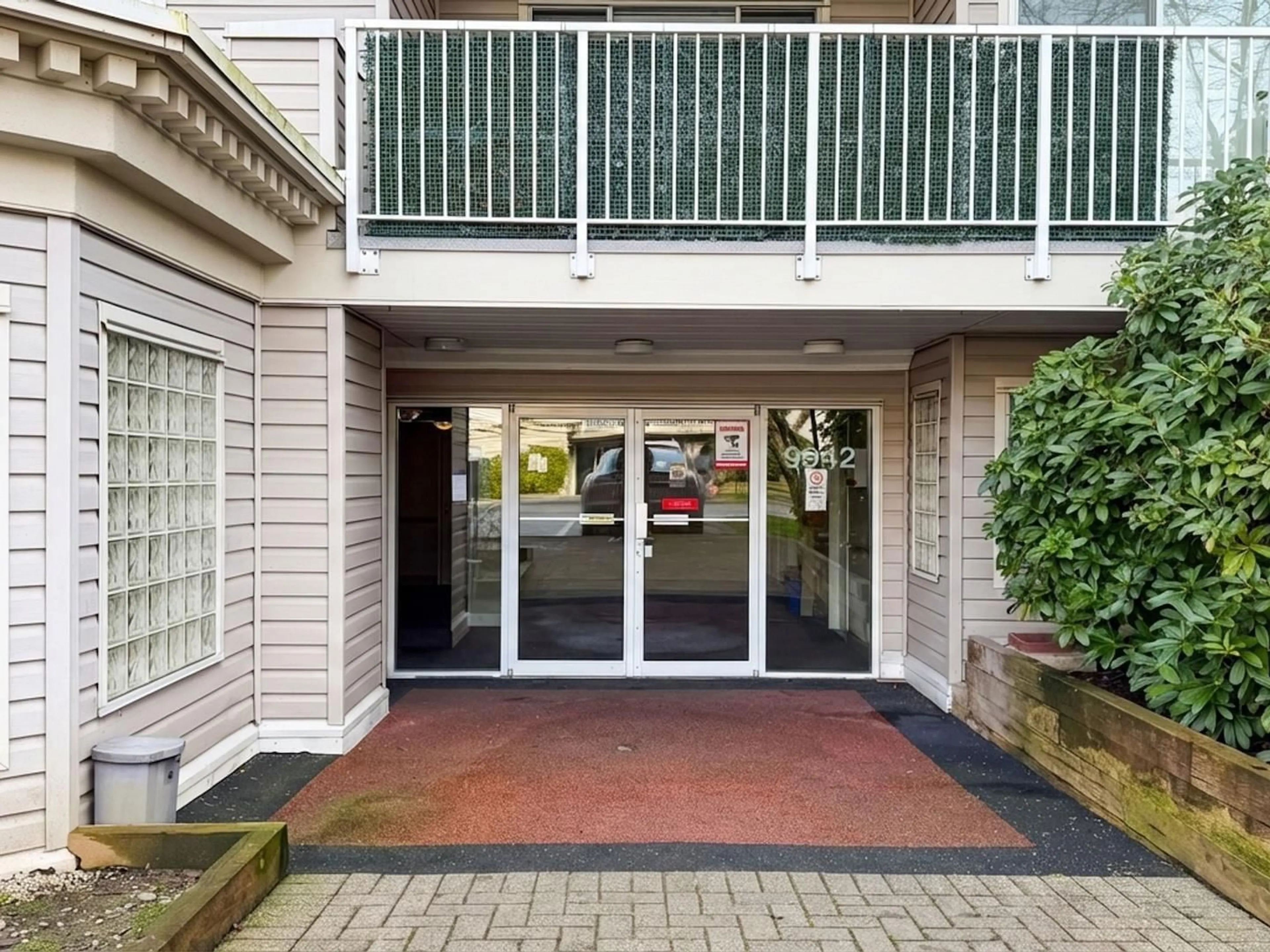 Indoor foyer for 307 - 9942 151 STREET, Surrey British Columbia V3R0V4