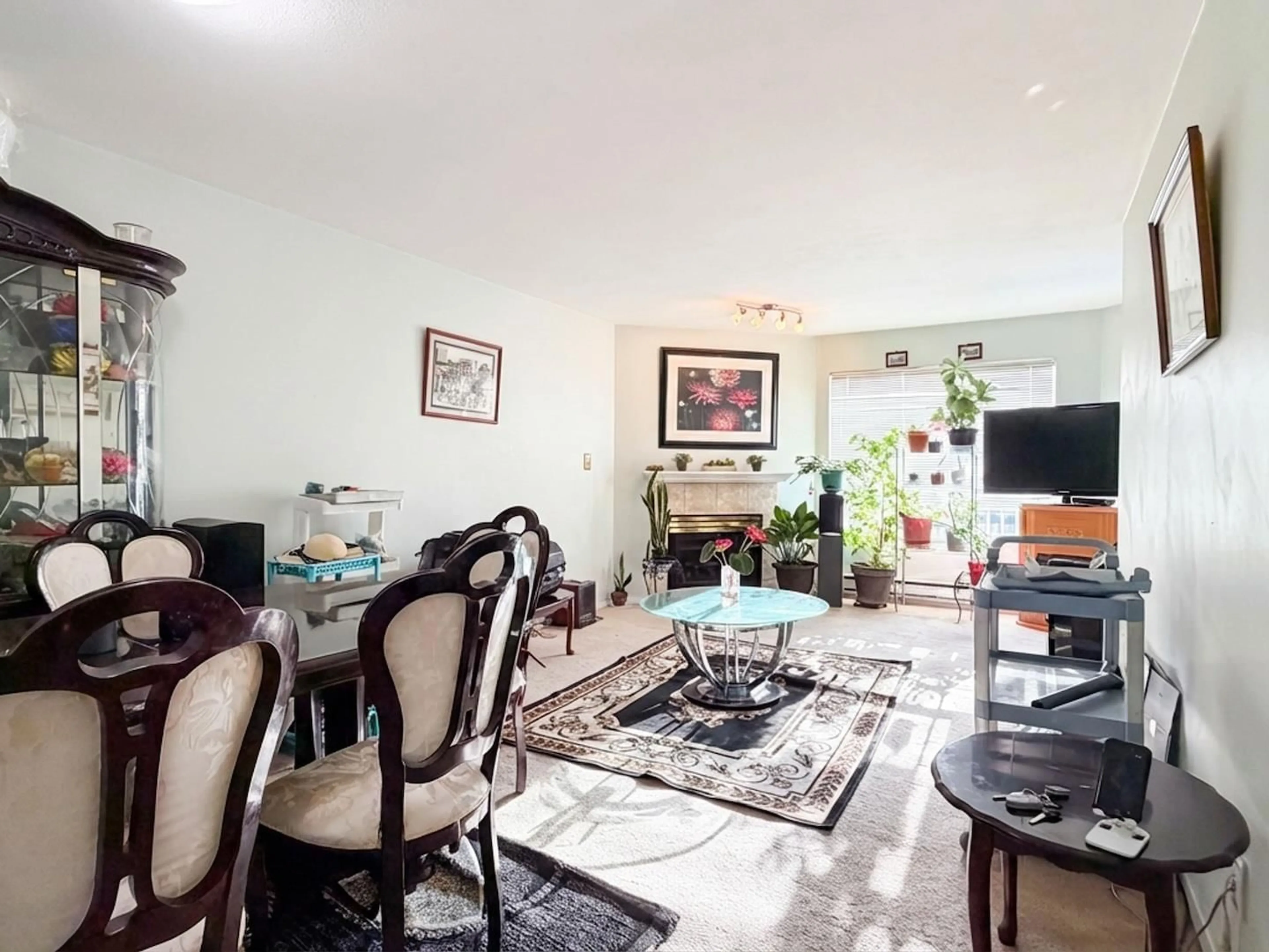 Living room with furniture, unknown for 307 - 9942 151 STREET, Surrey British Columbia V3R0V4