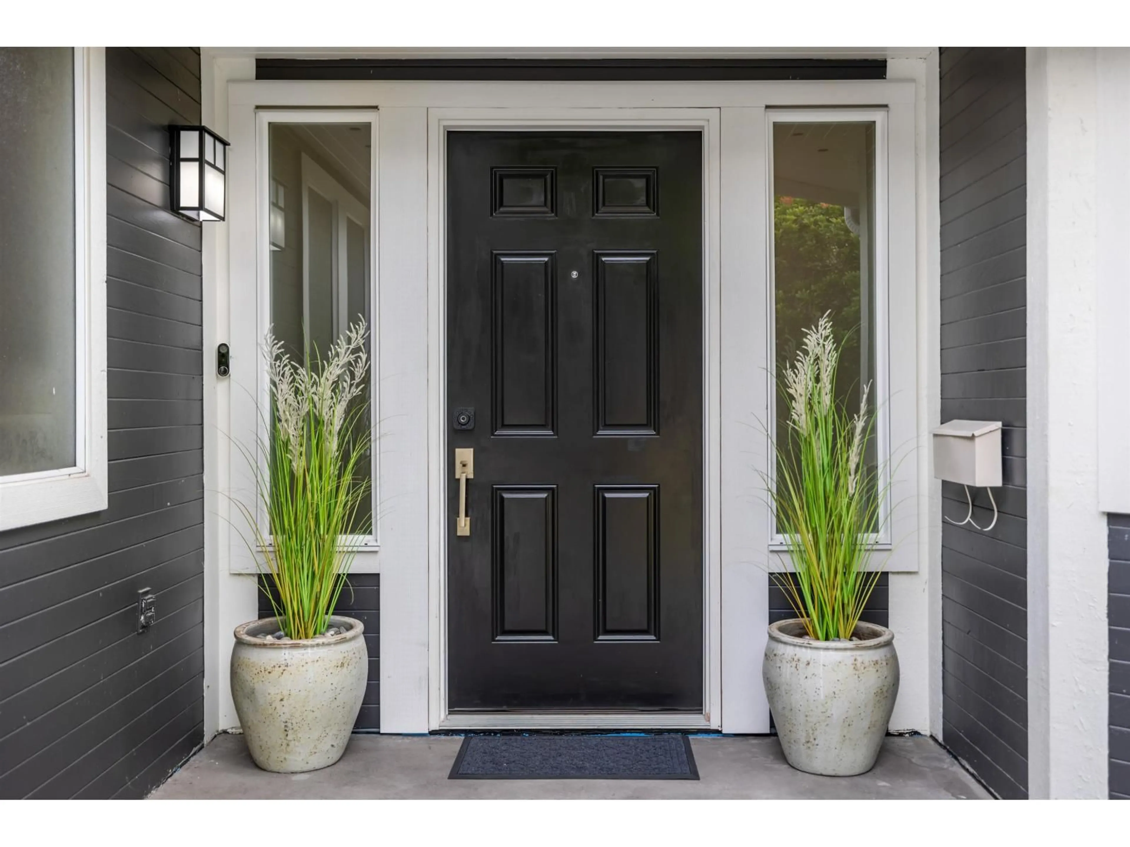 Indoor entryway for 18256 57A AVENUE, Surrey British Columbia V3S6E5