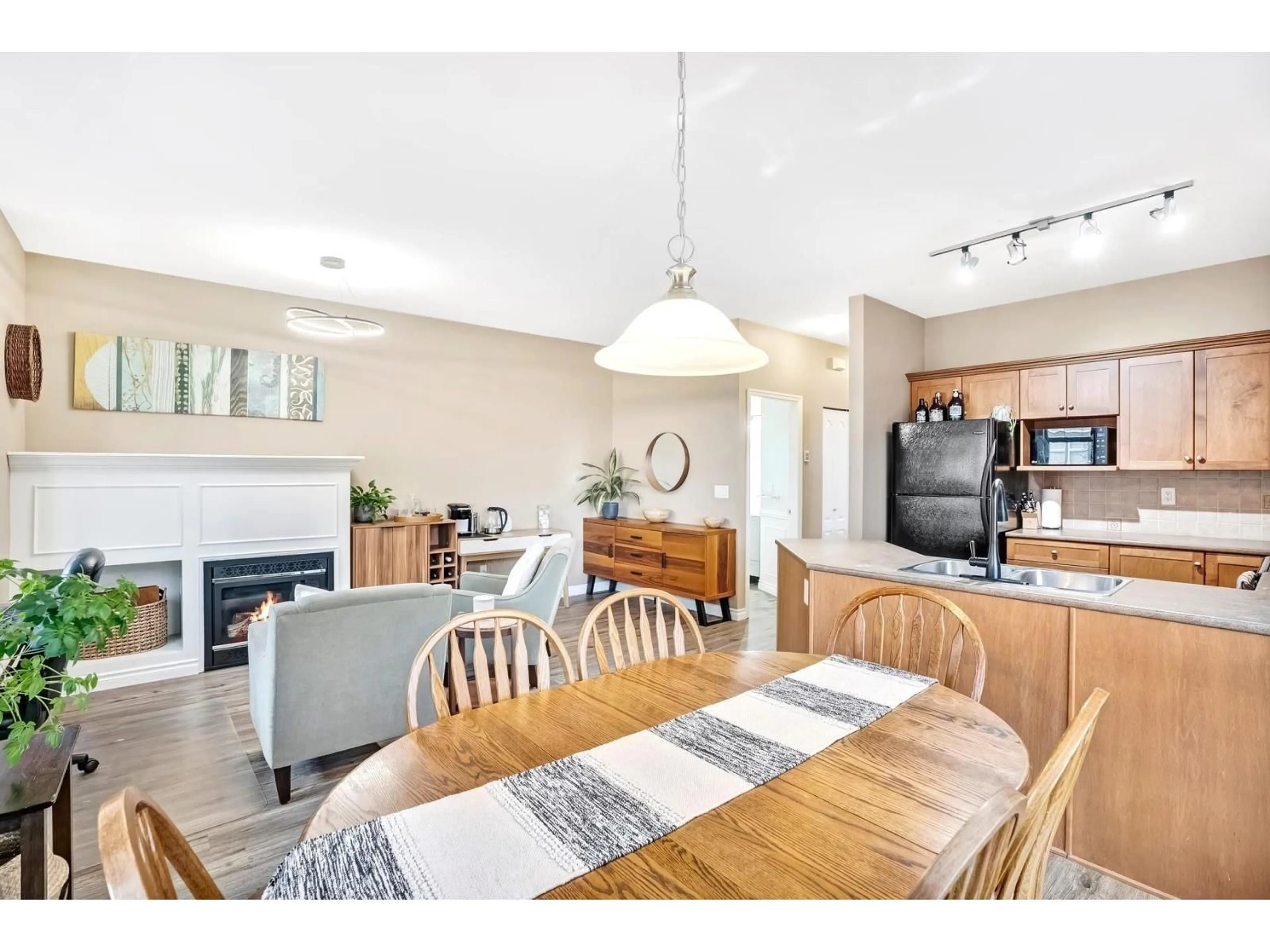 Open concept kitchen, wood/laminate floor for 5 - 6588 188 STREET, Surrey British Columbia V3S1Z6
