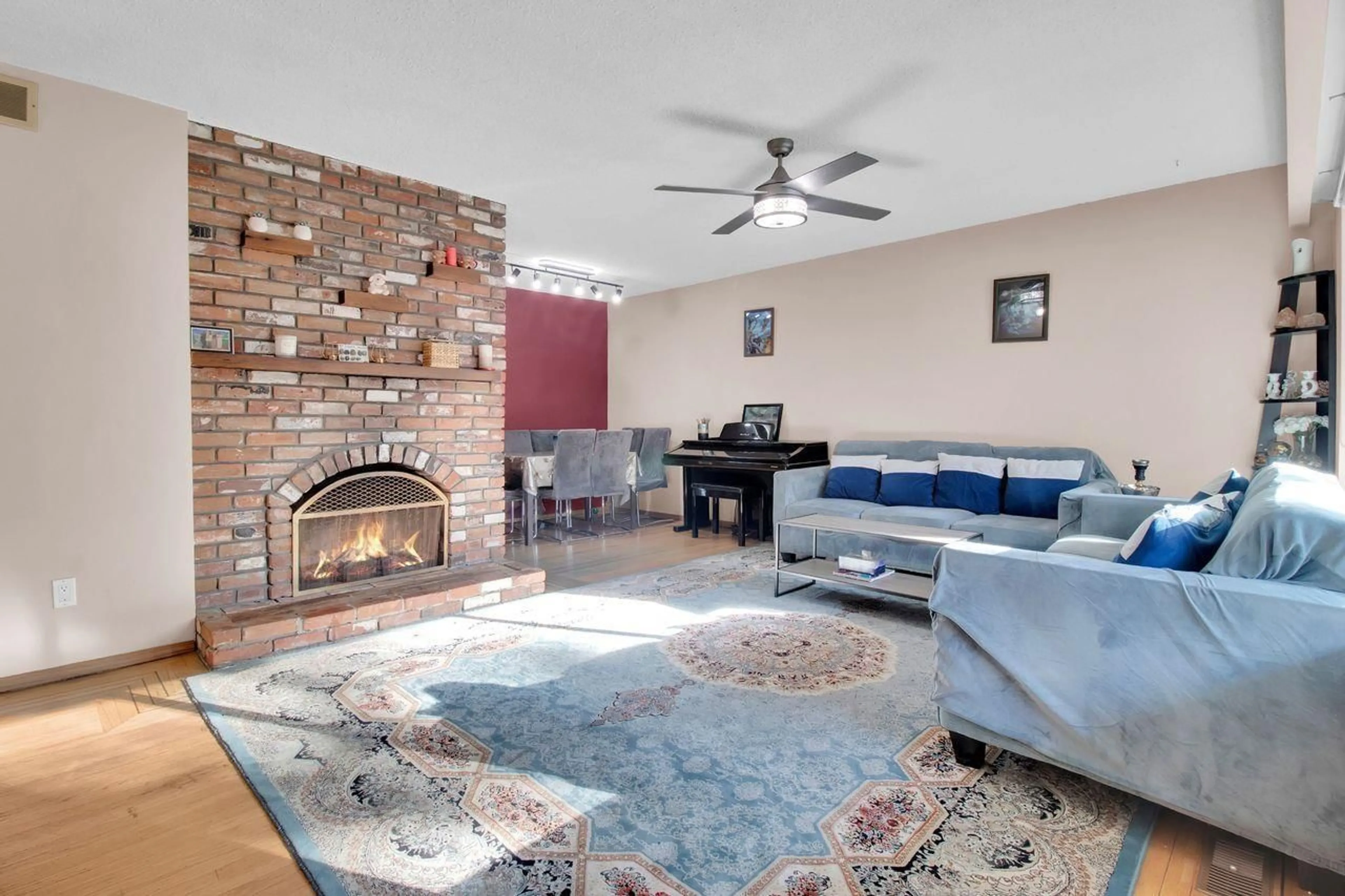 Living room with furniture, unknown for 12533 99A AVENUE, Surrey British Columbia V3V2R6