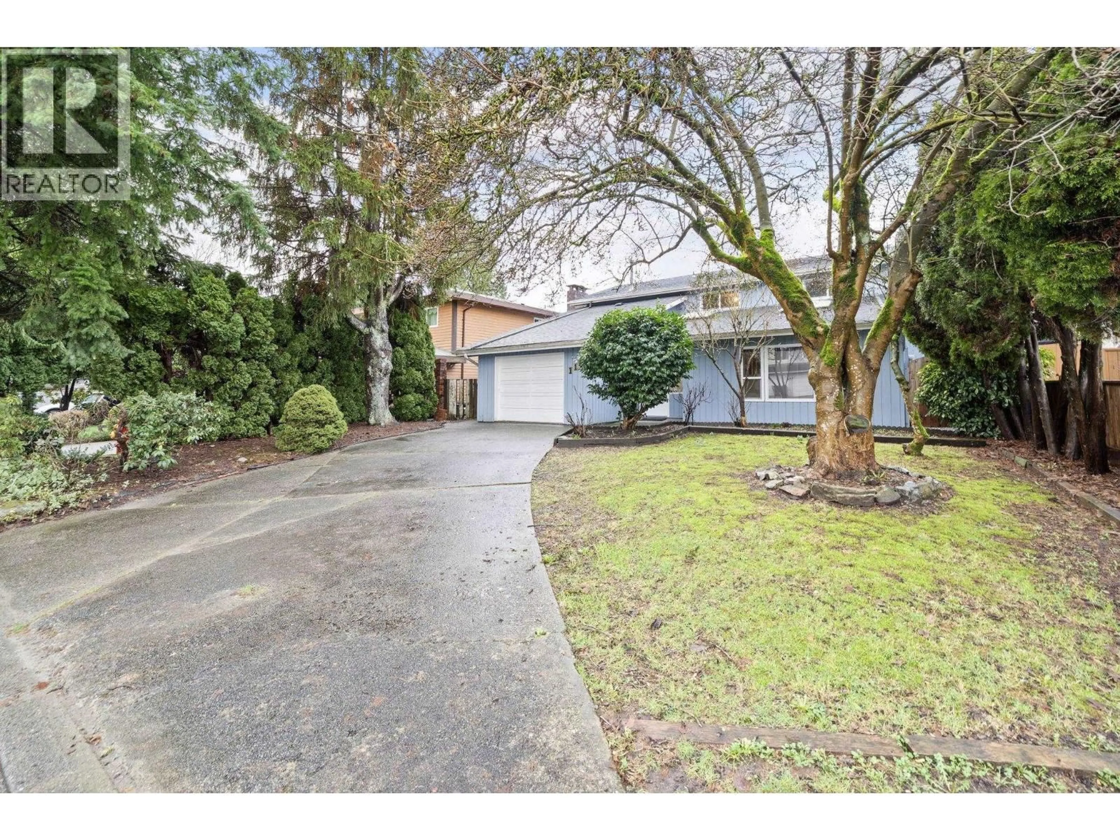 A pic from outside/outdoor area/front of a property/back of a property/a pic from drone, street for 1140 LANSDOWNE DRIVE, Coquitlam British Columbia V3B5R3