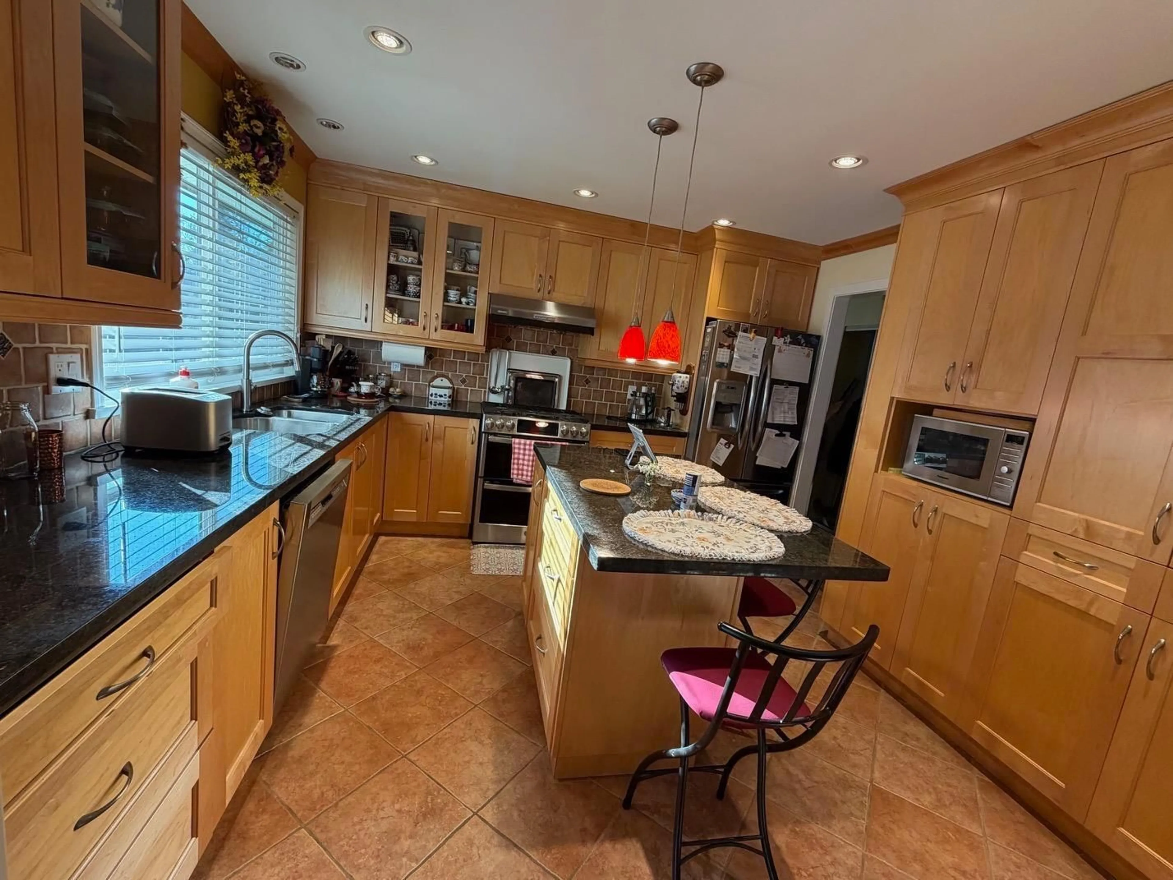 Open concept kitchen, ceramic/tile floor for 8936 QUEEN MARY BOULEVARD, Surrey British Columbia V3V6R1