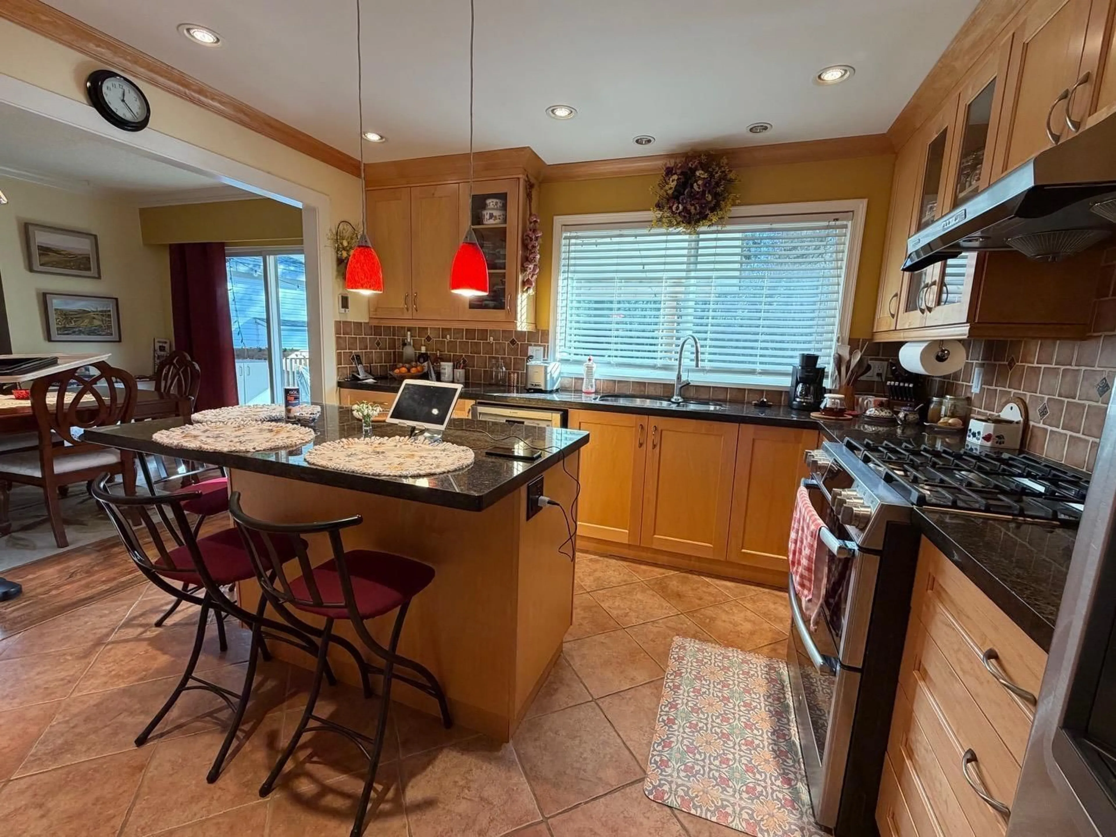 Open concept kitchen, ceramic/tile floor for 8936 QUEEN MARY BOULEVARD, Surrey British Columbia V3V6R1