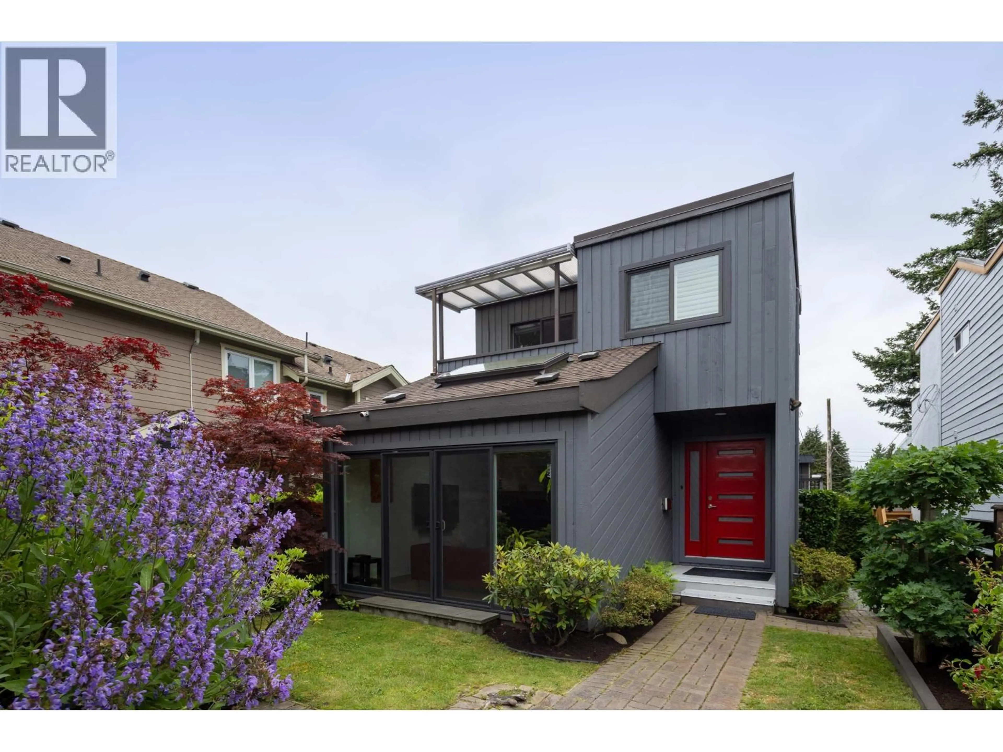 Home with vinyl exterior material, street for 1915 CHESTERFIELD AVENUE, North Vancouver British Columbia V7M2P4