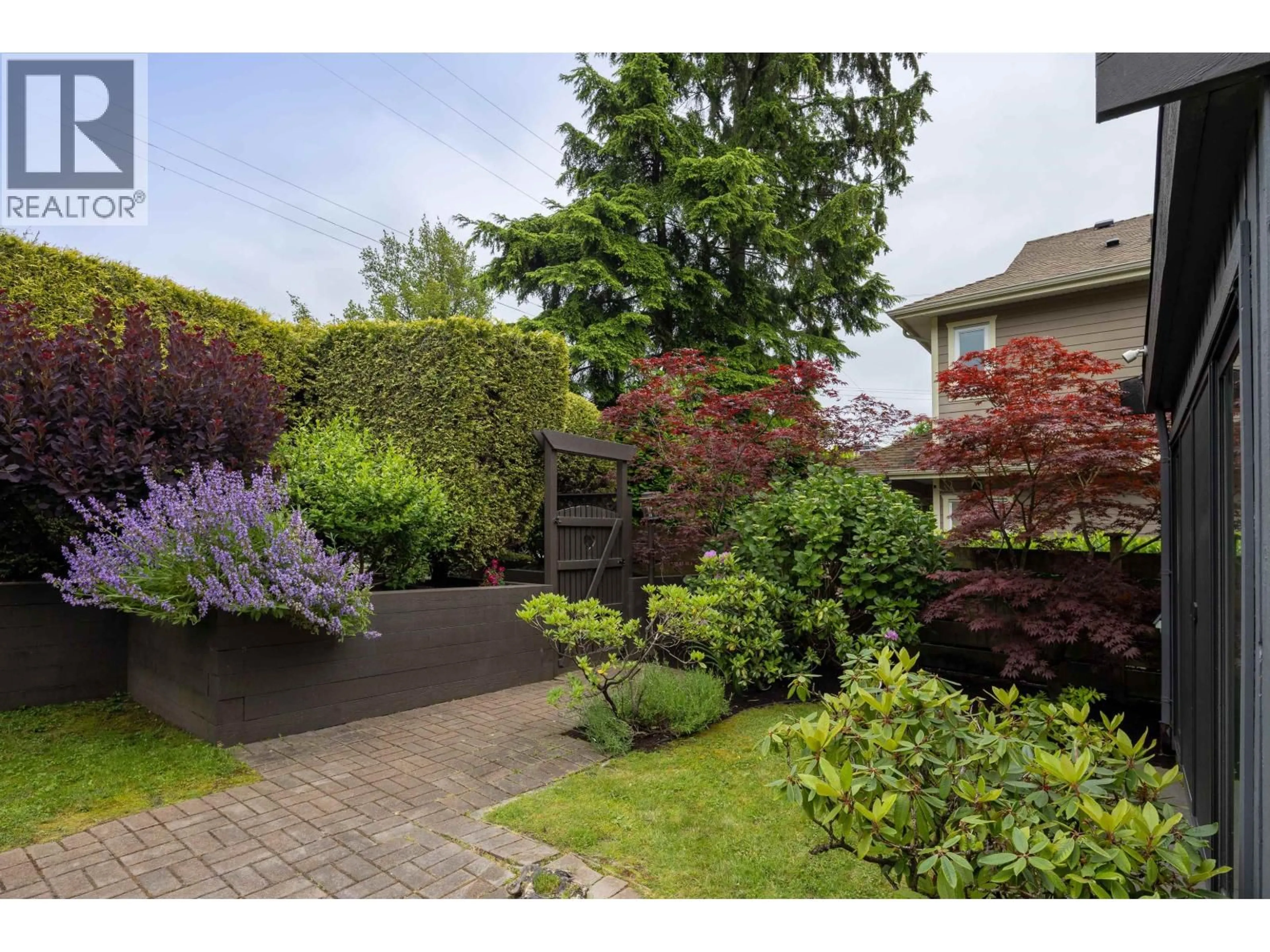 Patio, street for 1915 CHESTERFIELD AVENUE, North Vancouver British Columbia V7M2P4