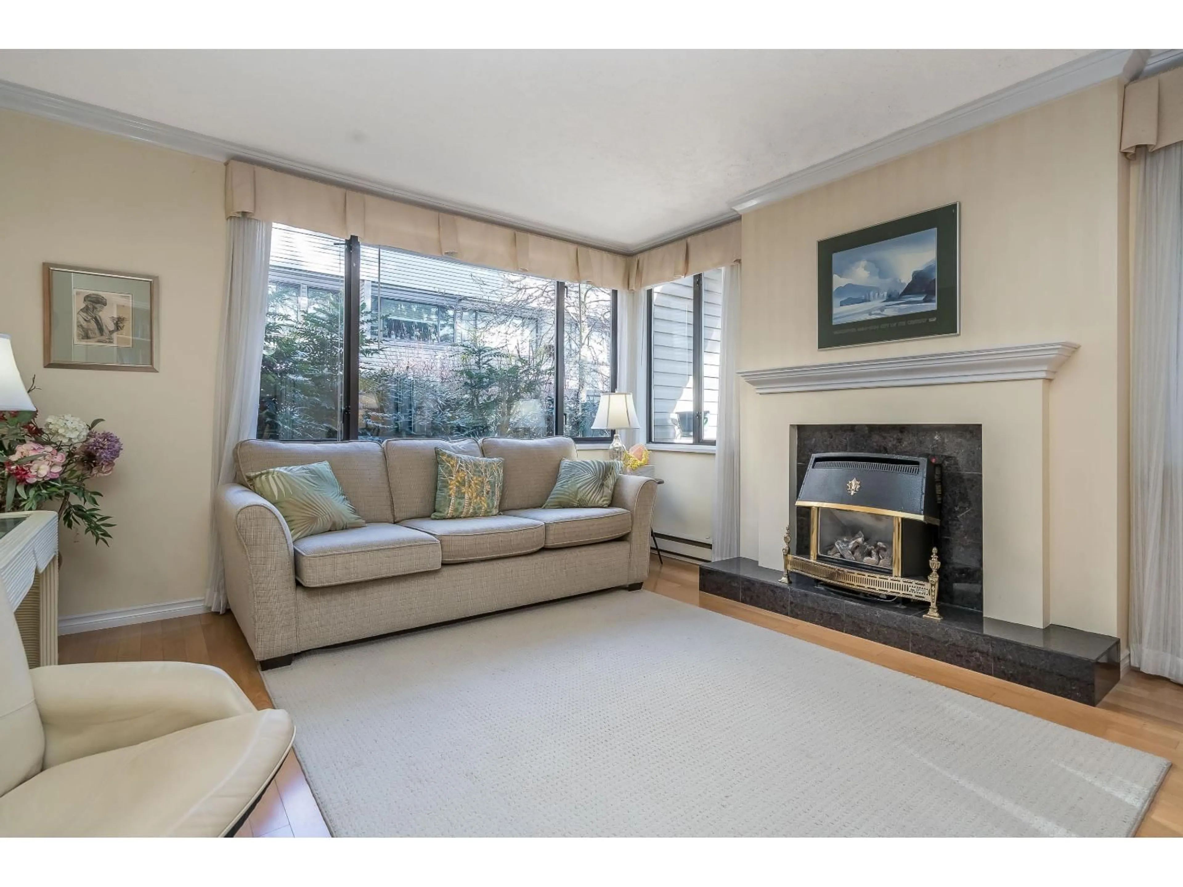 Living room with furniture, unknown for 112 - 15275 19 AVENUE, Surrey British Columbia V4A1X6