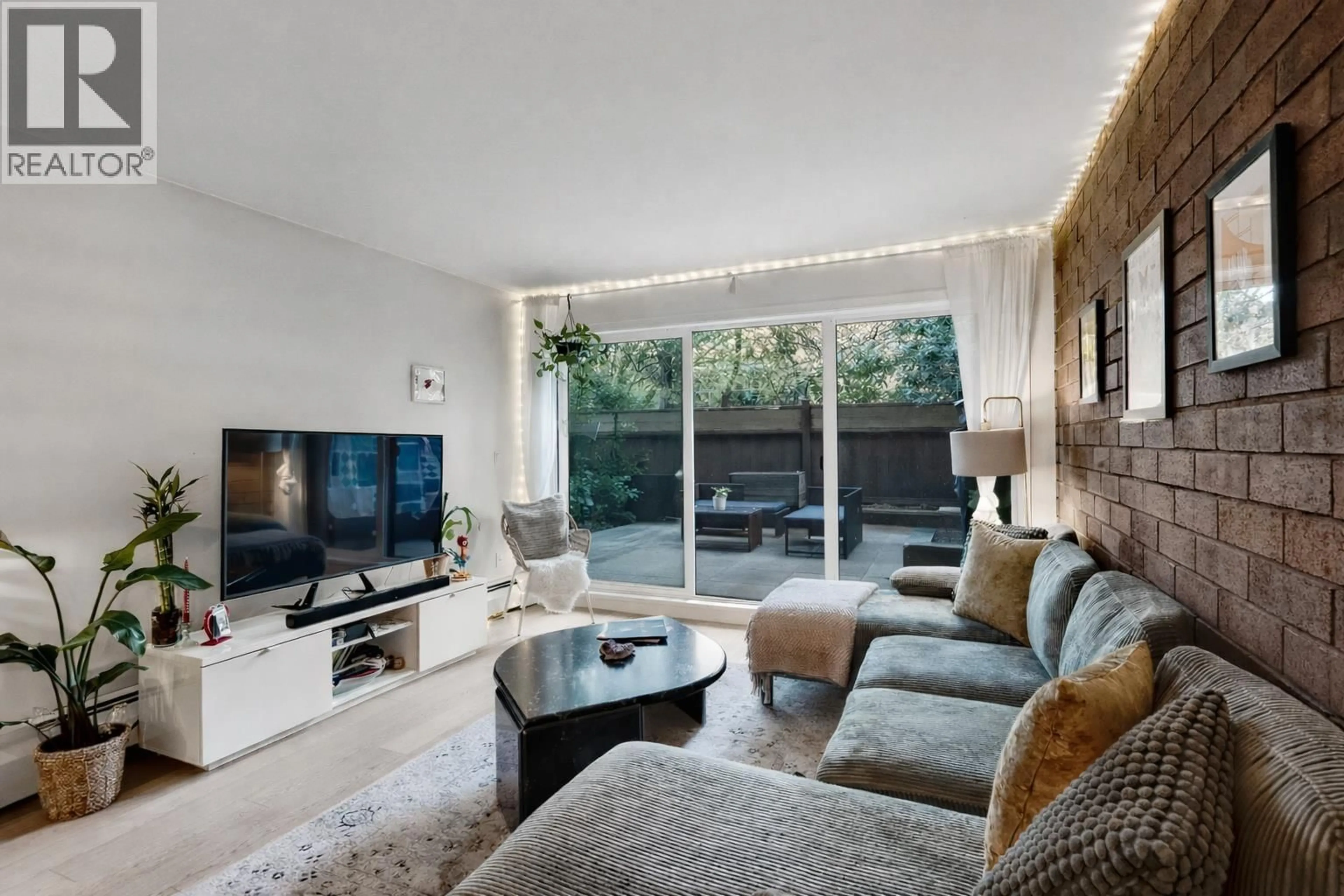 Living room with furniture, unknown for 110 - 330 7TH AVENUE, Vancouver British Columbia V5T4K5