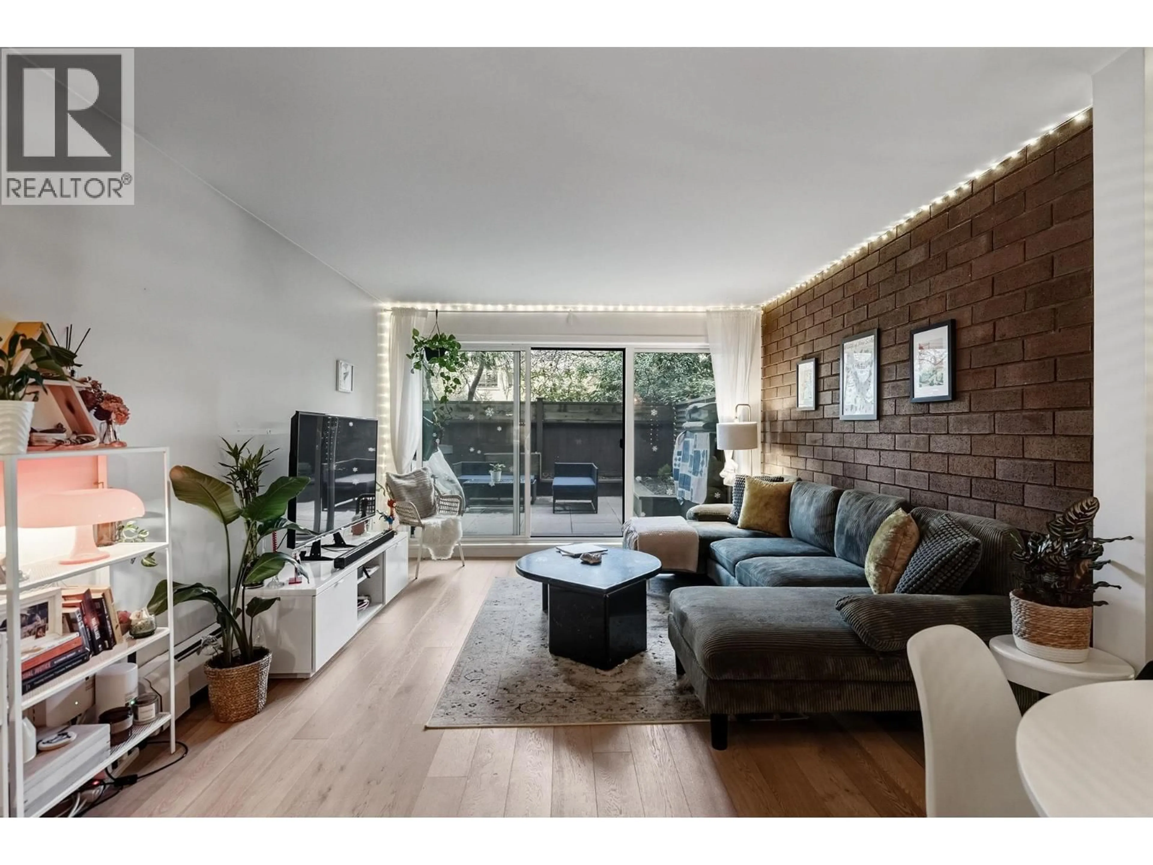 Living room with furniture, unknown for 110 - 330 7TH AVENUE, Vancouver British Columbia V5T4K5