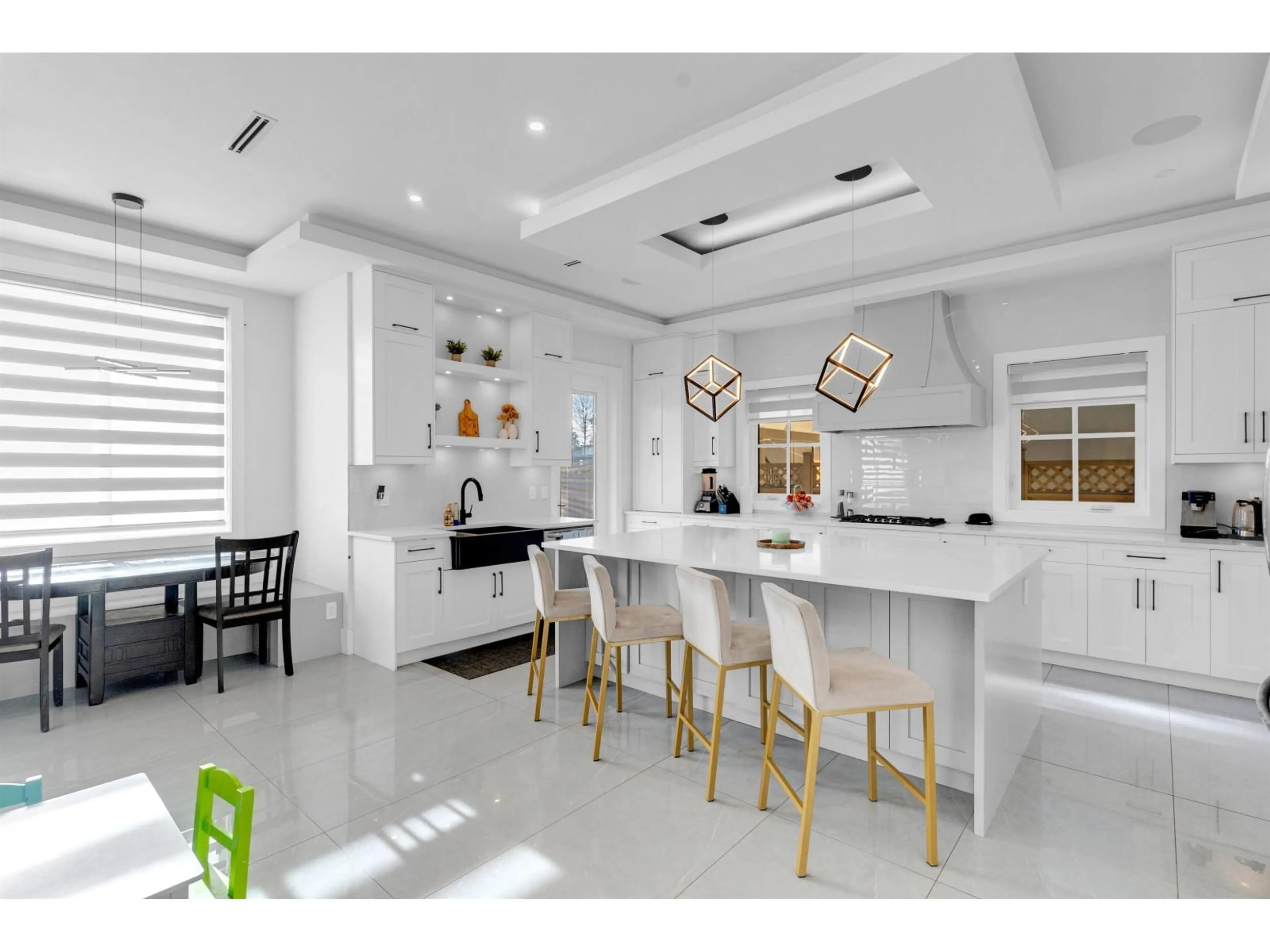 Open concept kitchen, ceramic/tile floor for 13142 69A AVENUE, Surrey British Columbia V3W6N9