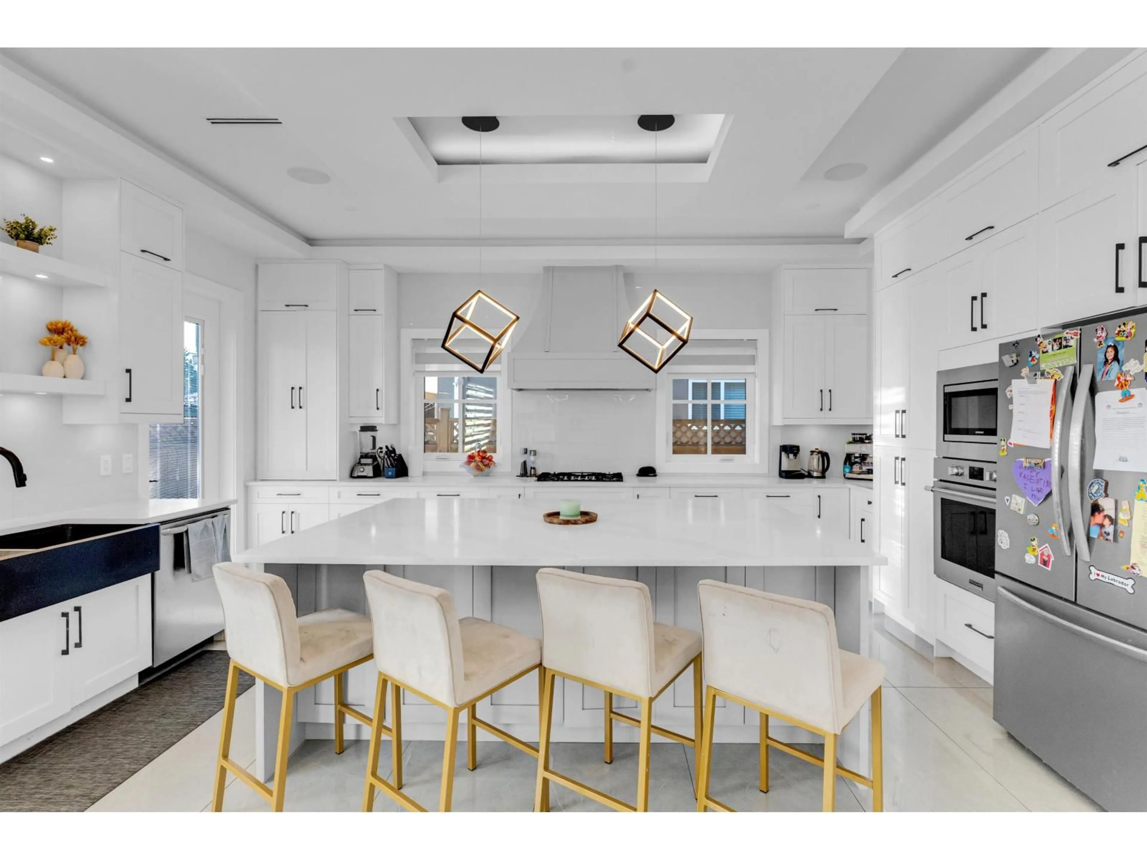 Open concept kitchen, ceramic/tile floor for 13142 69A AVENUE, Surrey British Columbia V3W6N9