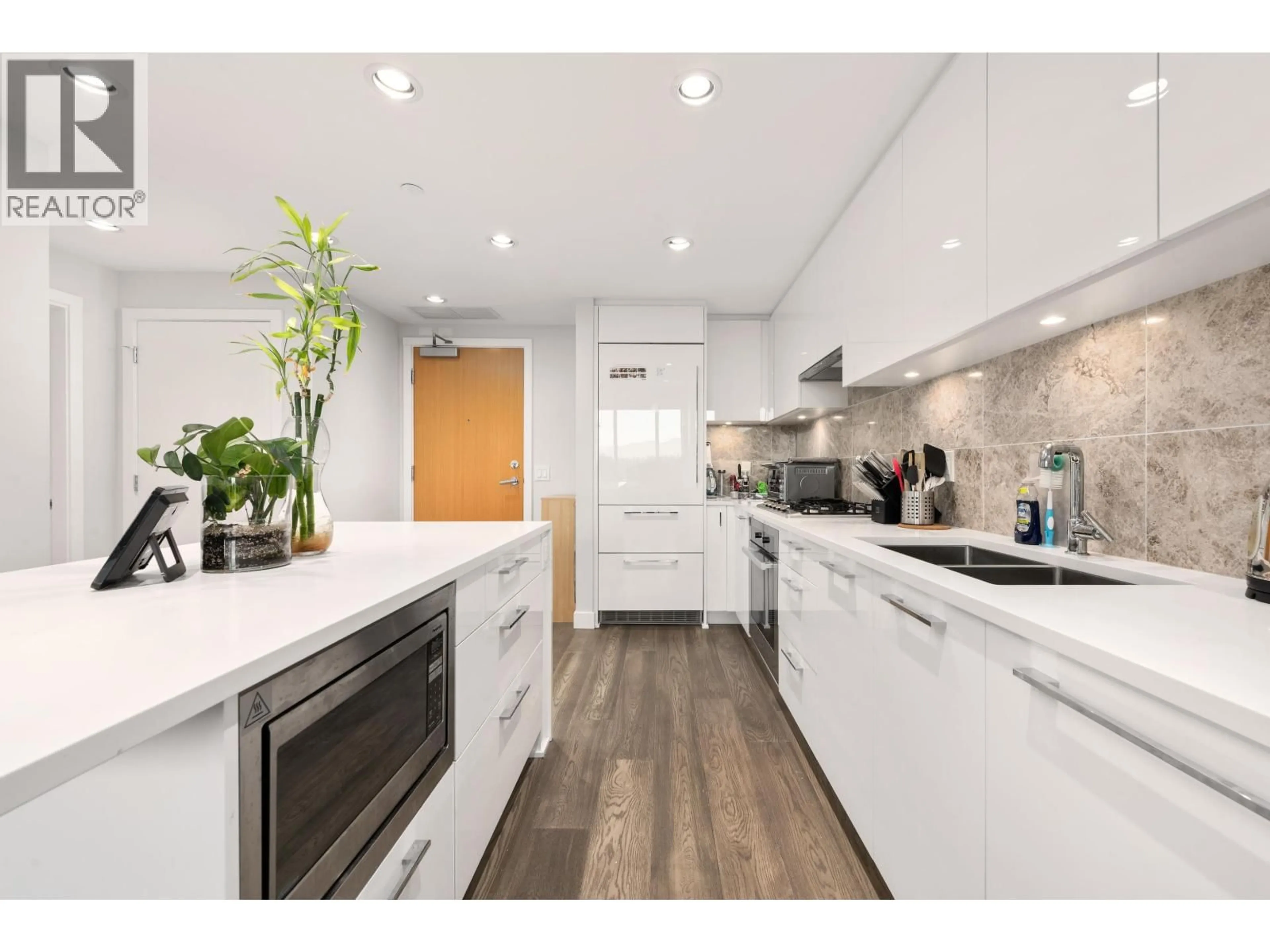 Contemporary kitchen, unknown for 1303 - 5410 SHORTCUT ROAD, Vancouver British Columbia V6T0C8