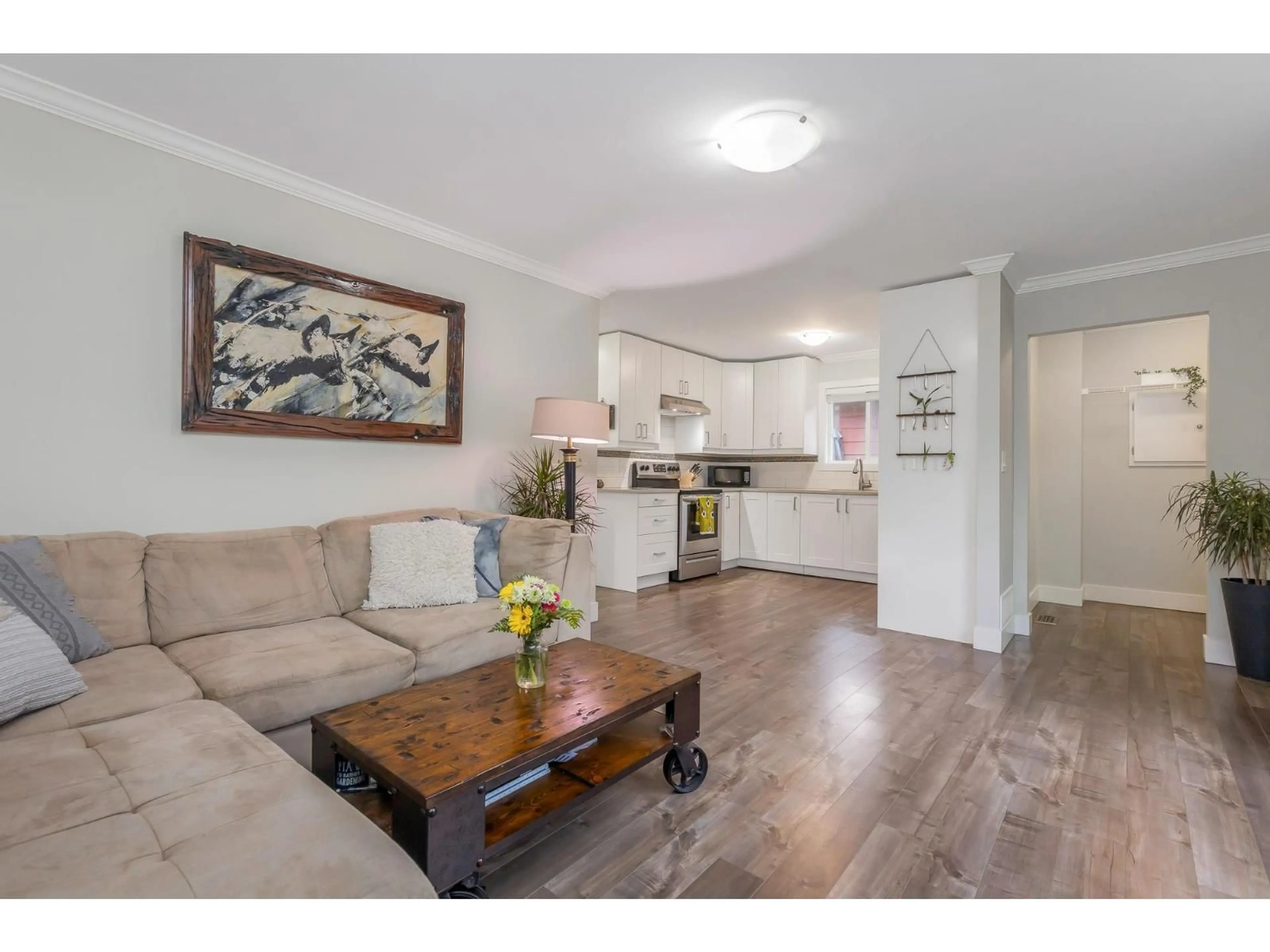 Living room with furniture, wood/laminate floor for 29 - 5648 VEDDER ROAD, Chilliwack British Columbia V2R3M8