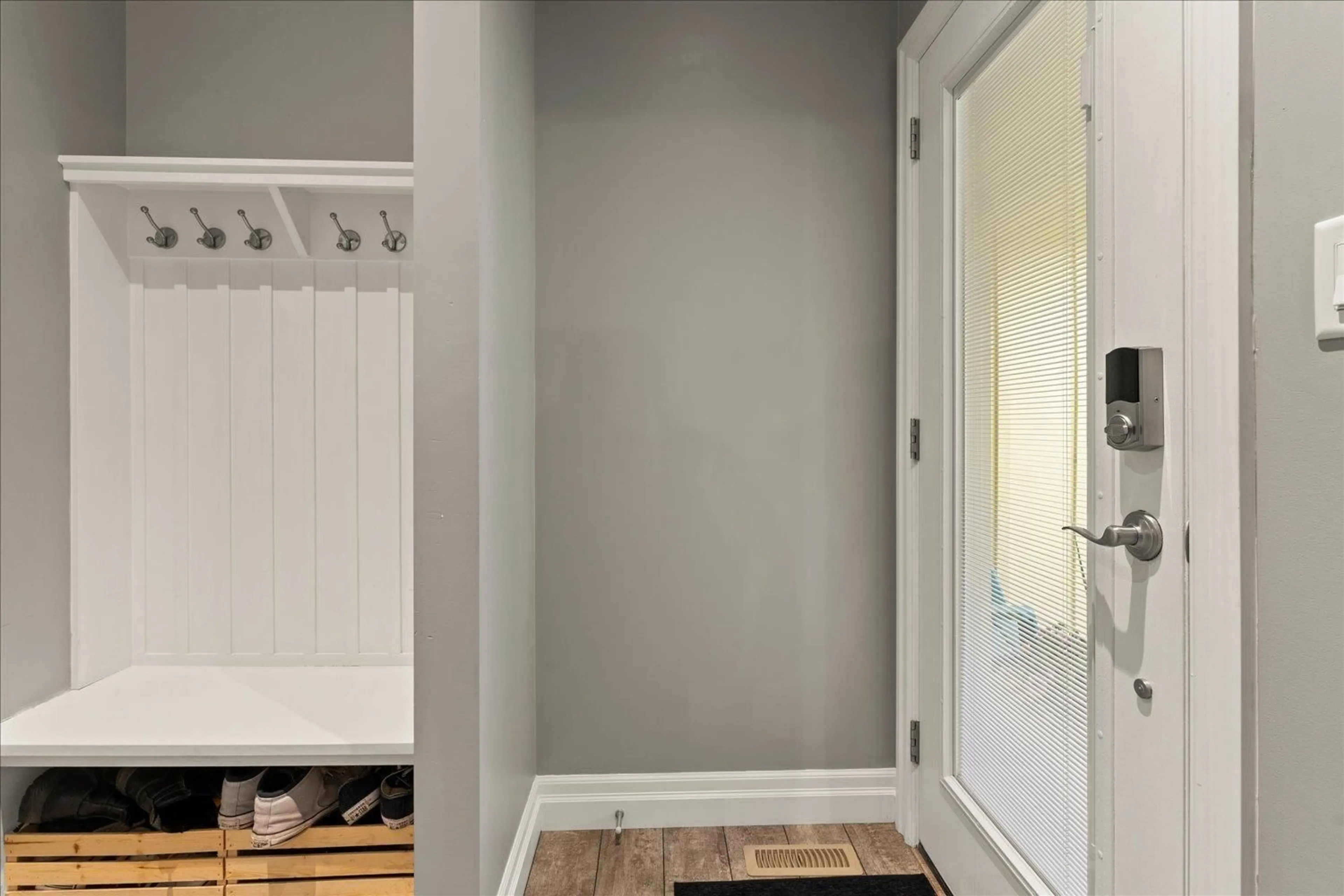 Indoor entryway for 8 - 44849 ANGLERS BOULEVARD, Chilliwack British Columbia V2R0Y4