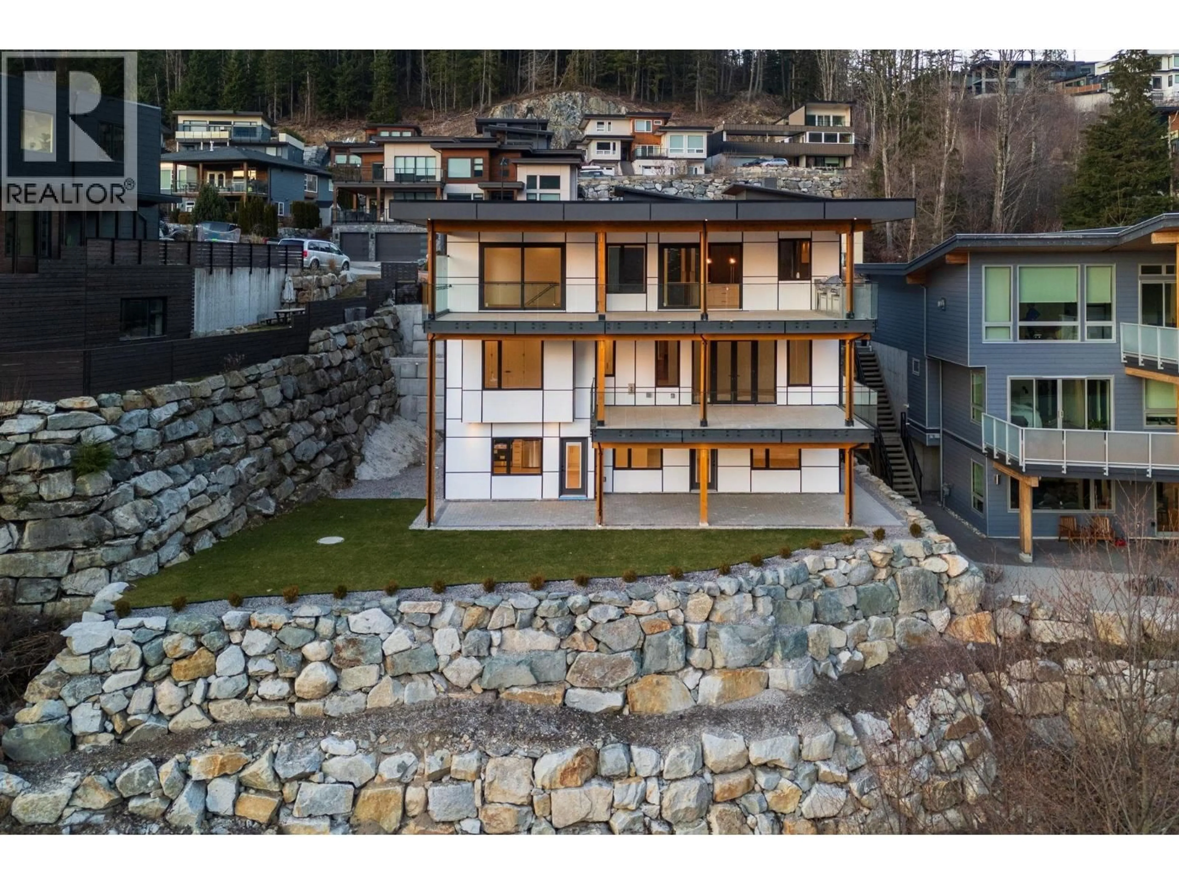 A pic from outside/outdoor area/front of a property/back of a property/a pic from drone, building for 2216 WINDSAIL PLACE, Squamish British Columbia V8B0T6