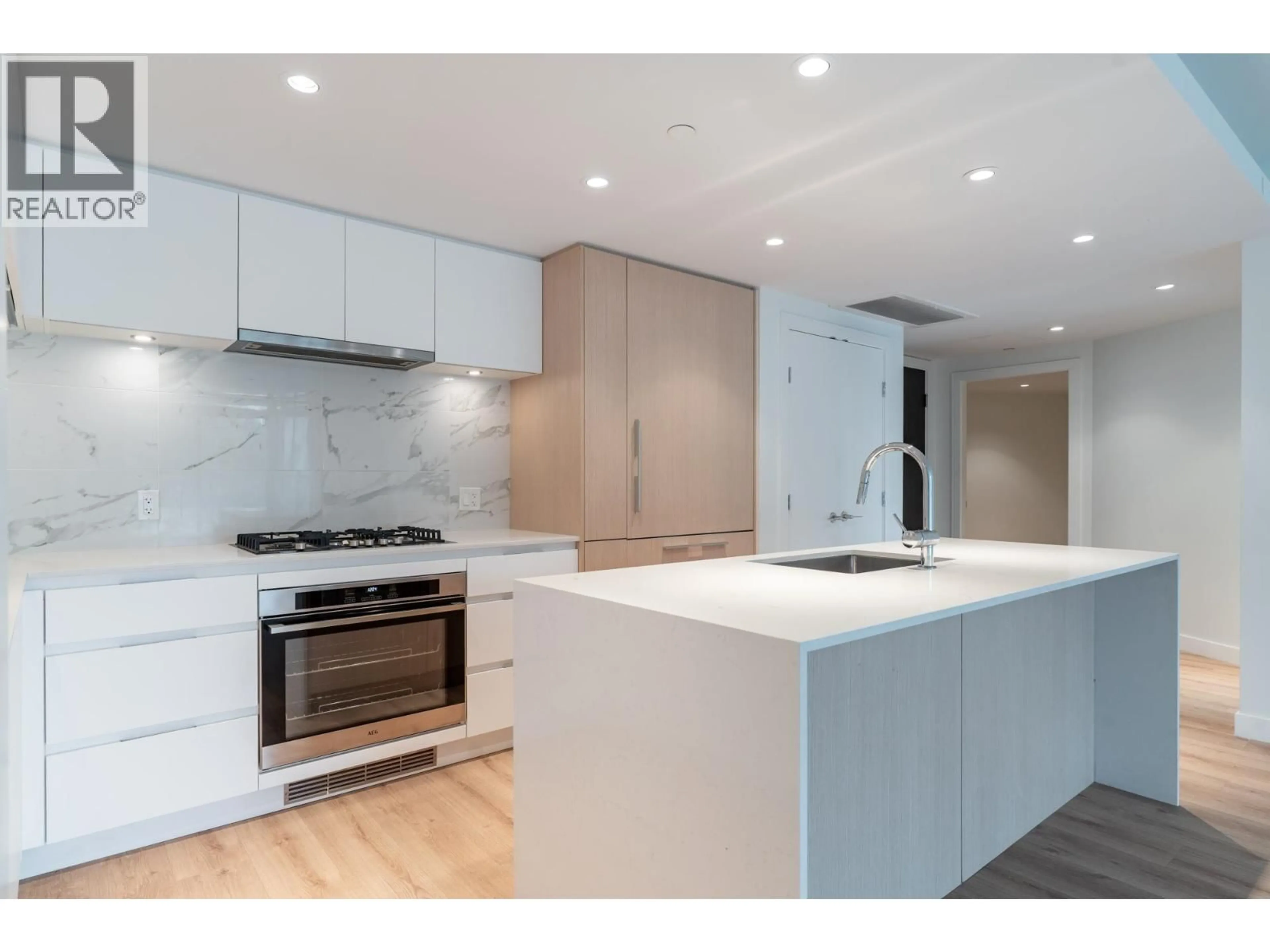 Open concept kitchen, unknown for 401 - 1500 FERN STREET, North Vancouver British Columbia V7J0E6