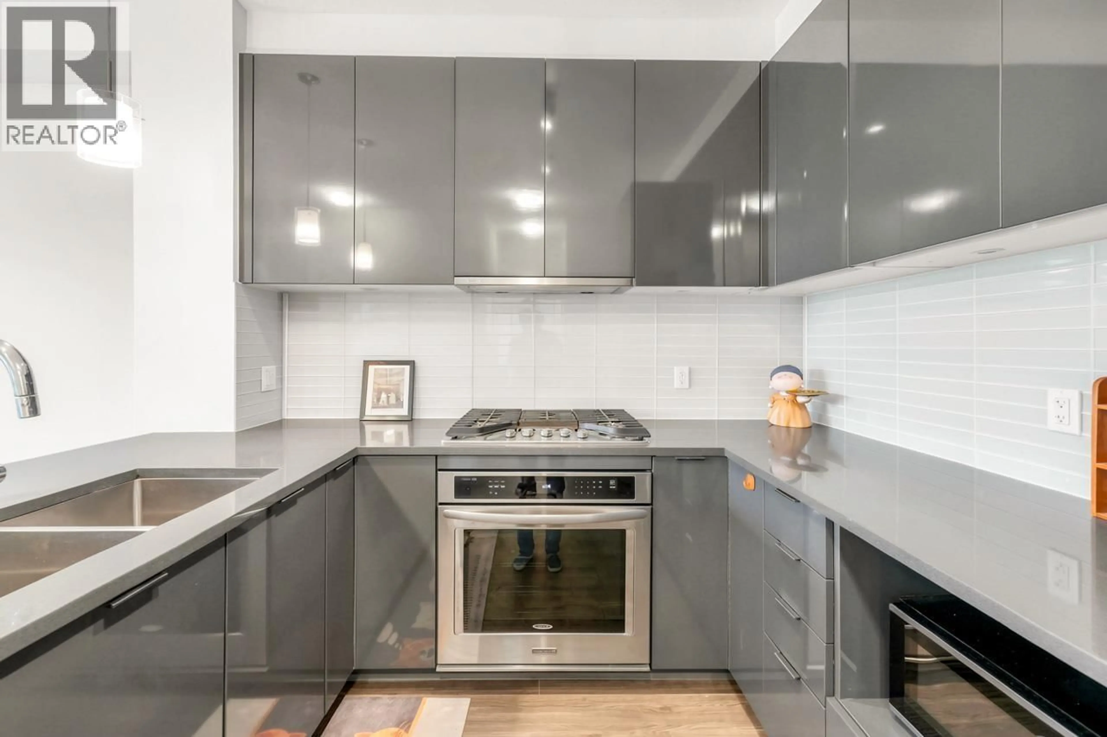 Contemporary kitchen, unknown for 117 - 9311 ALEXANDRA ROAD, Richmond British Columbia V6X0L8