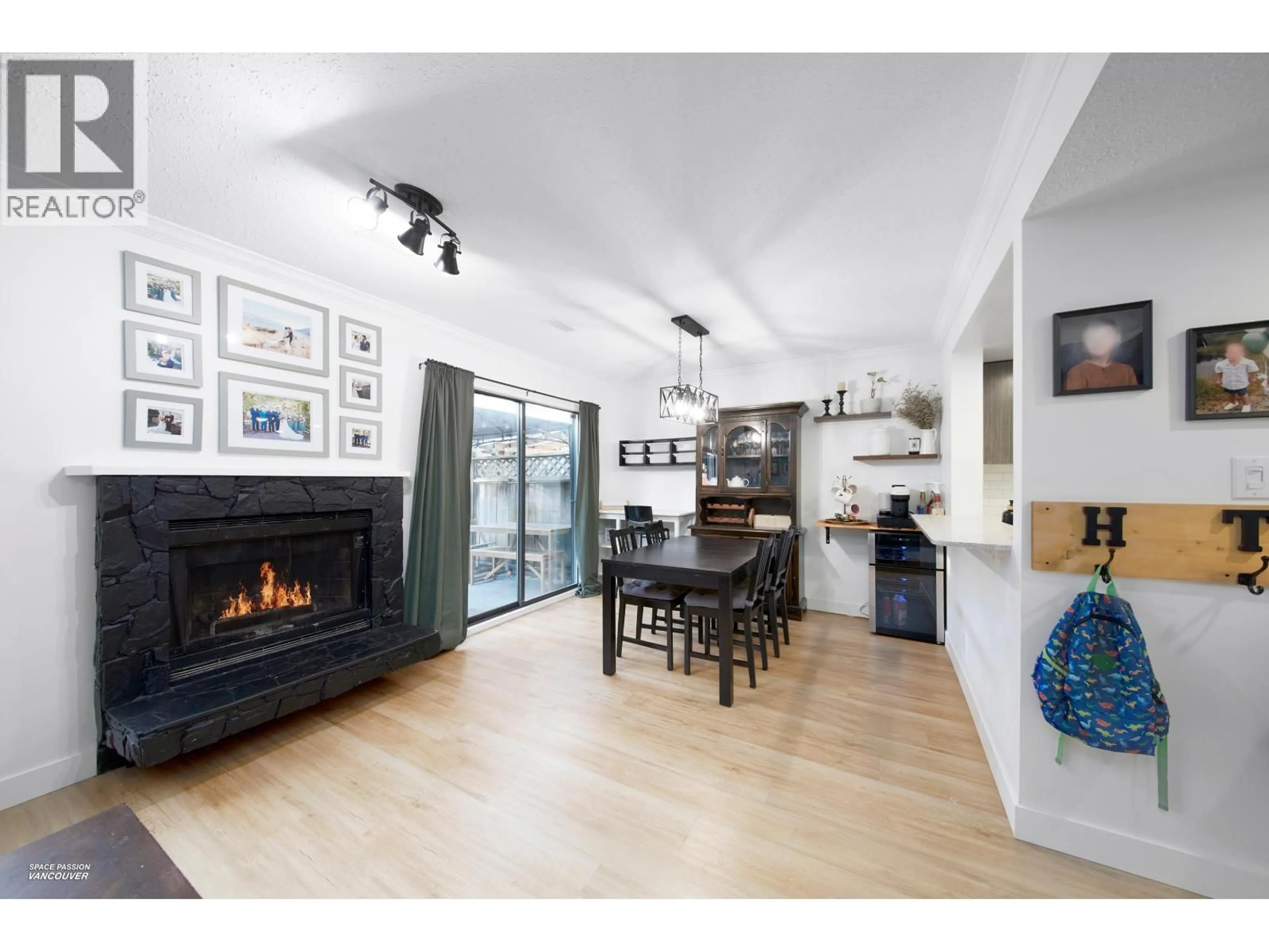 Open concept kitchen, unknown for 16 - 21550 CHERRINGTON AVENUE, Maple Ridge British Columbia V2X8S7