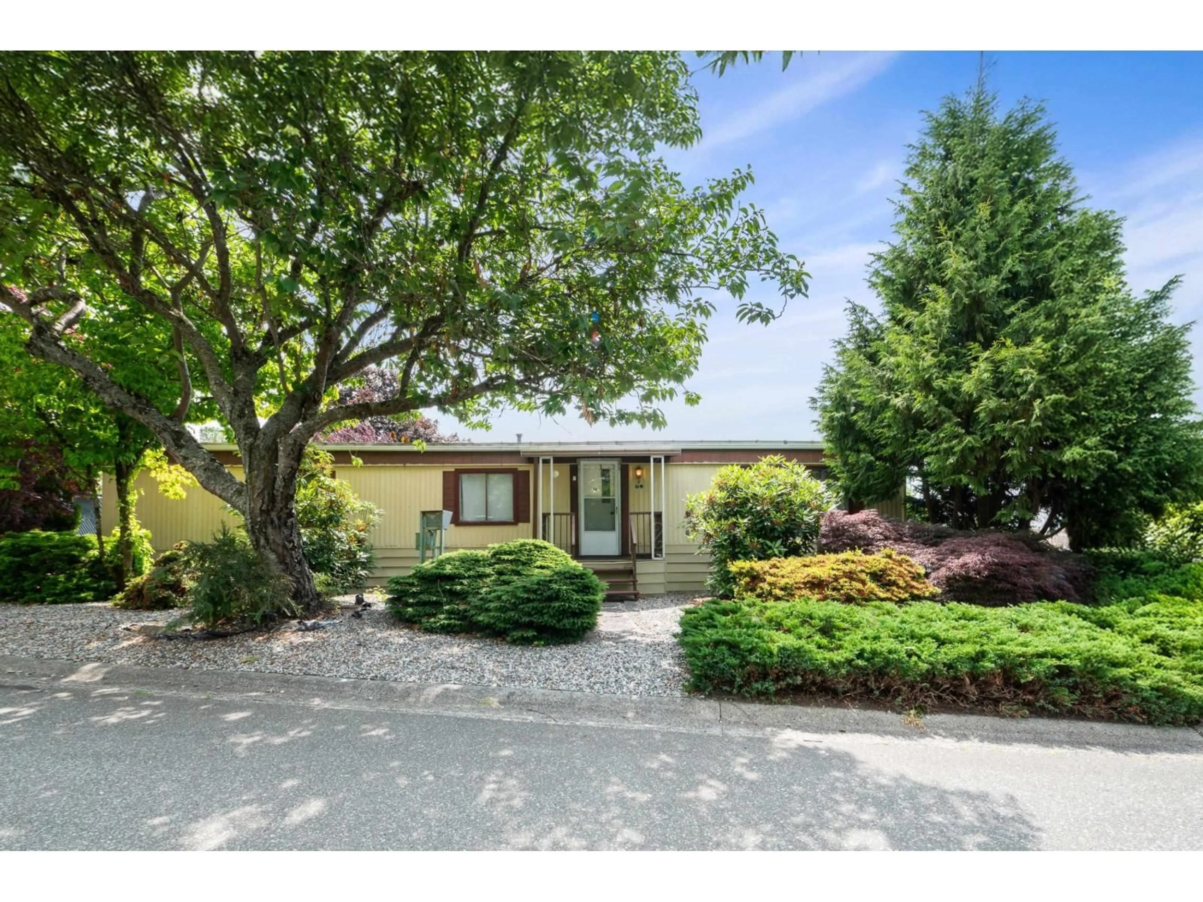 A pic from outside/outdoor area/front of a property/back of a property/a pic from drone, street for 2184 CUMBRIA DRIVE, Surrey British Columbia V4A5K3