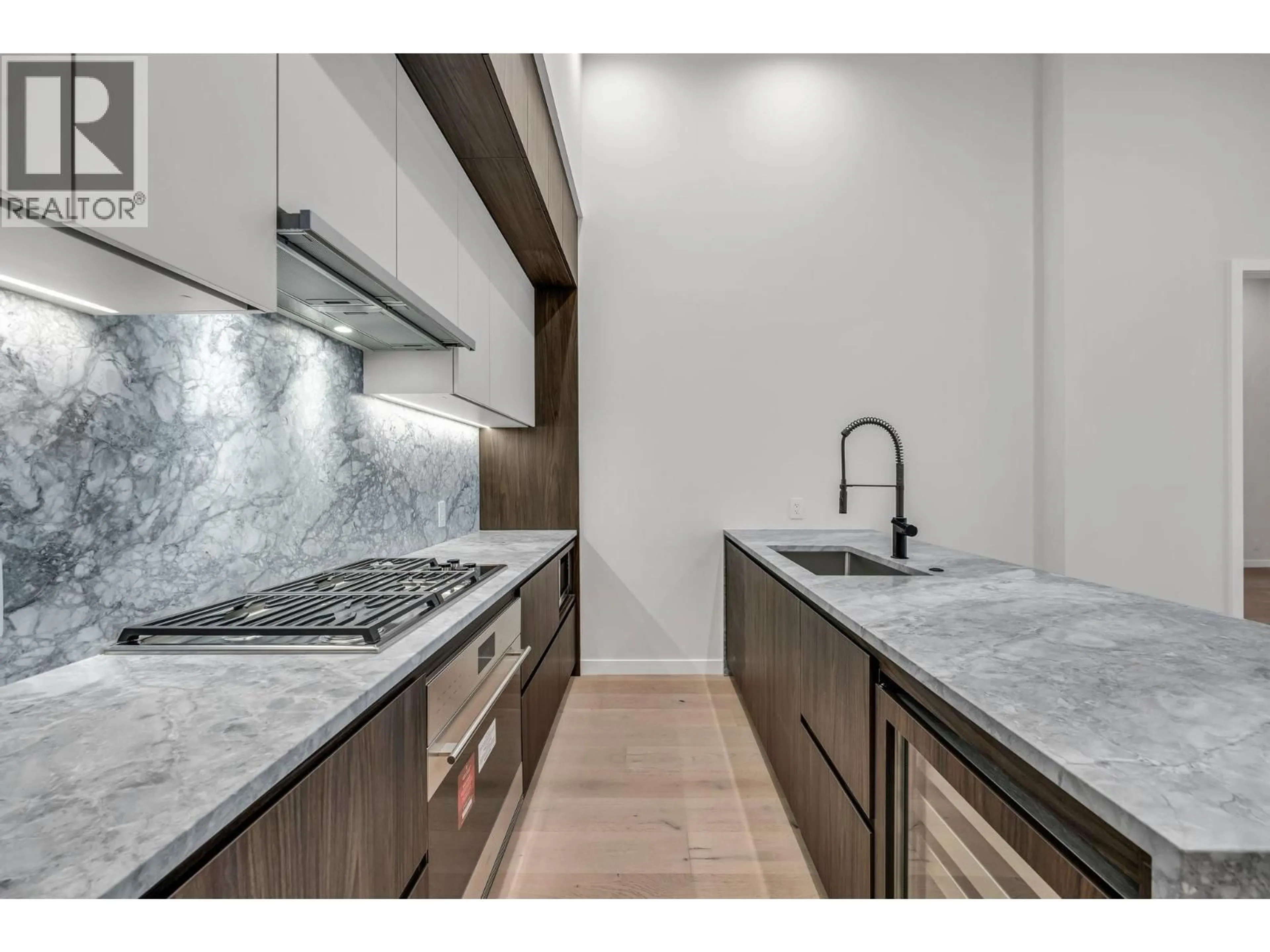 Unknown for 5105 - 2186 GILMORE AVENUE, Burnaby British Columbia V5C0N7