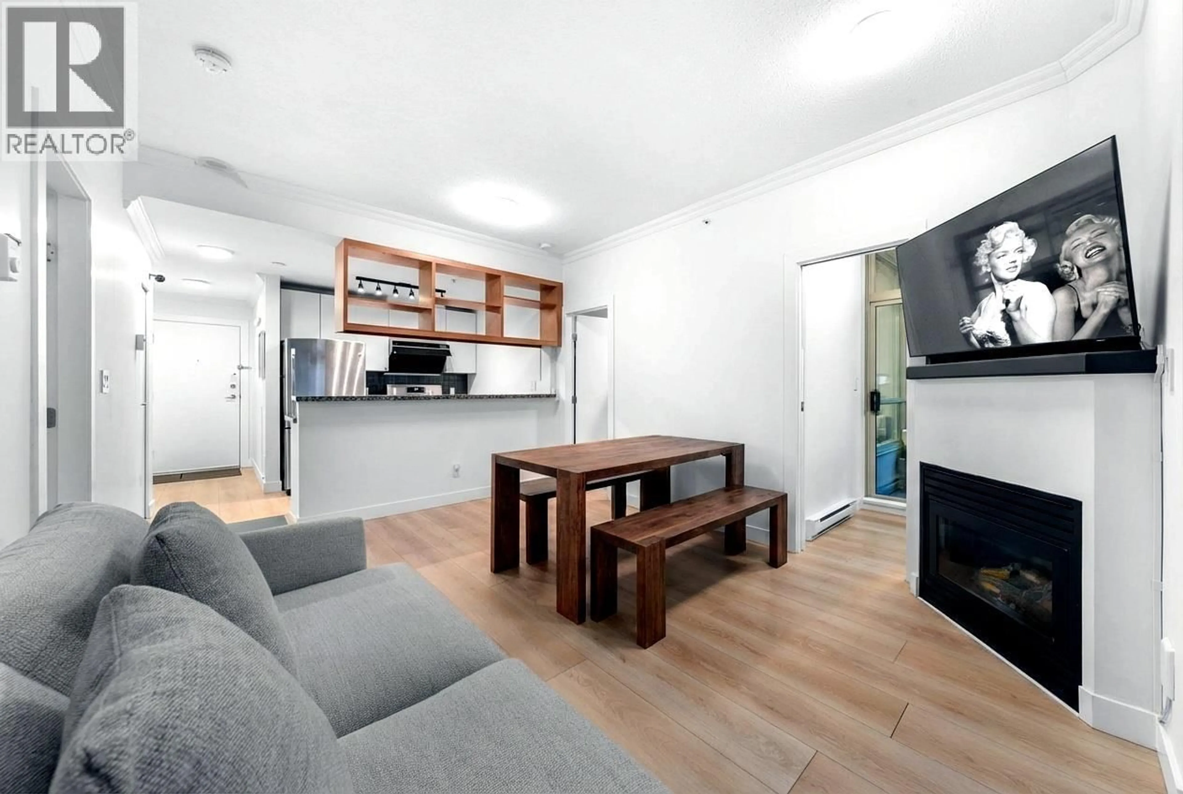 Living room with furniture, wood/laminate floor for 1805 - 928 RICHARDS STREET, Vancouver British Columbia V6B6P6