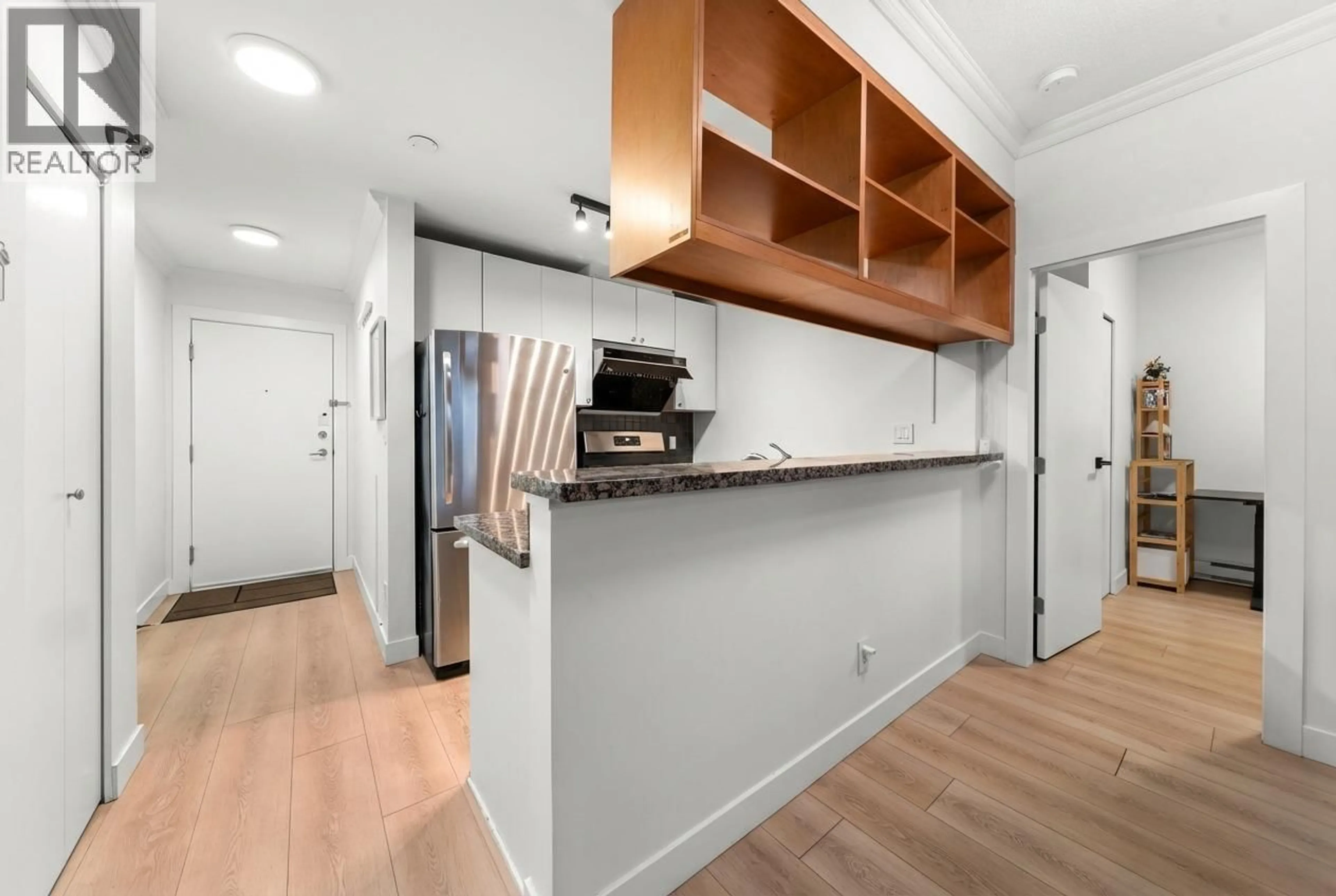 Standard kitchen, unknown for 1805 - 928 RICHARDS STREET, Vancouver British Columbia V6B6P6