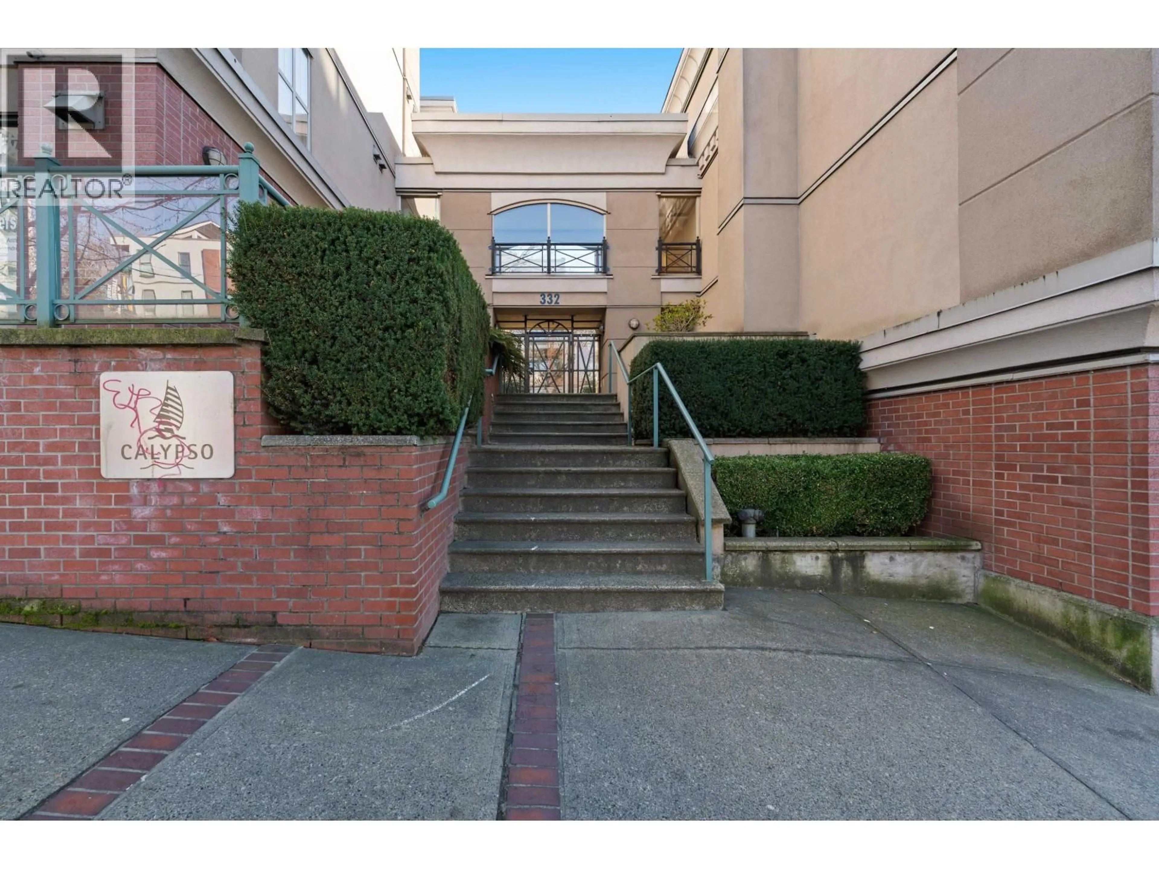 Indoor foyer for 414 - 332 LONSDALE AVENUE, North Vancouver British Columbia V7M3M5