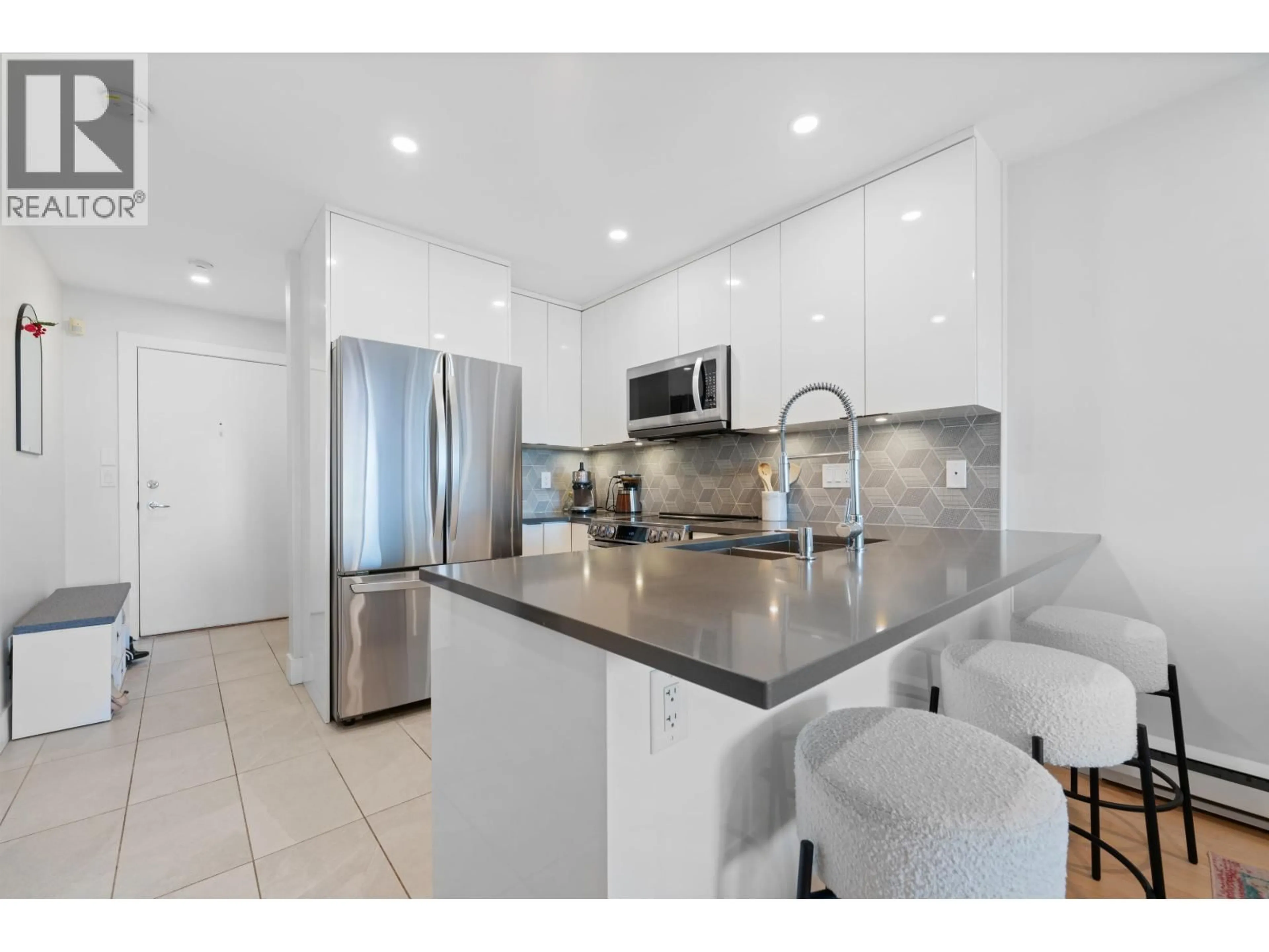 Open concept kitchen, ceramic/tile floor for 414 - 332 LONSDALE AVENUE, North Vancouver British Columbia V7M3M5