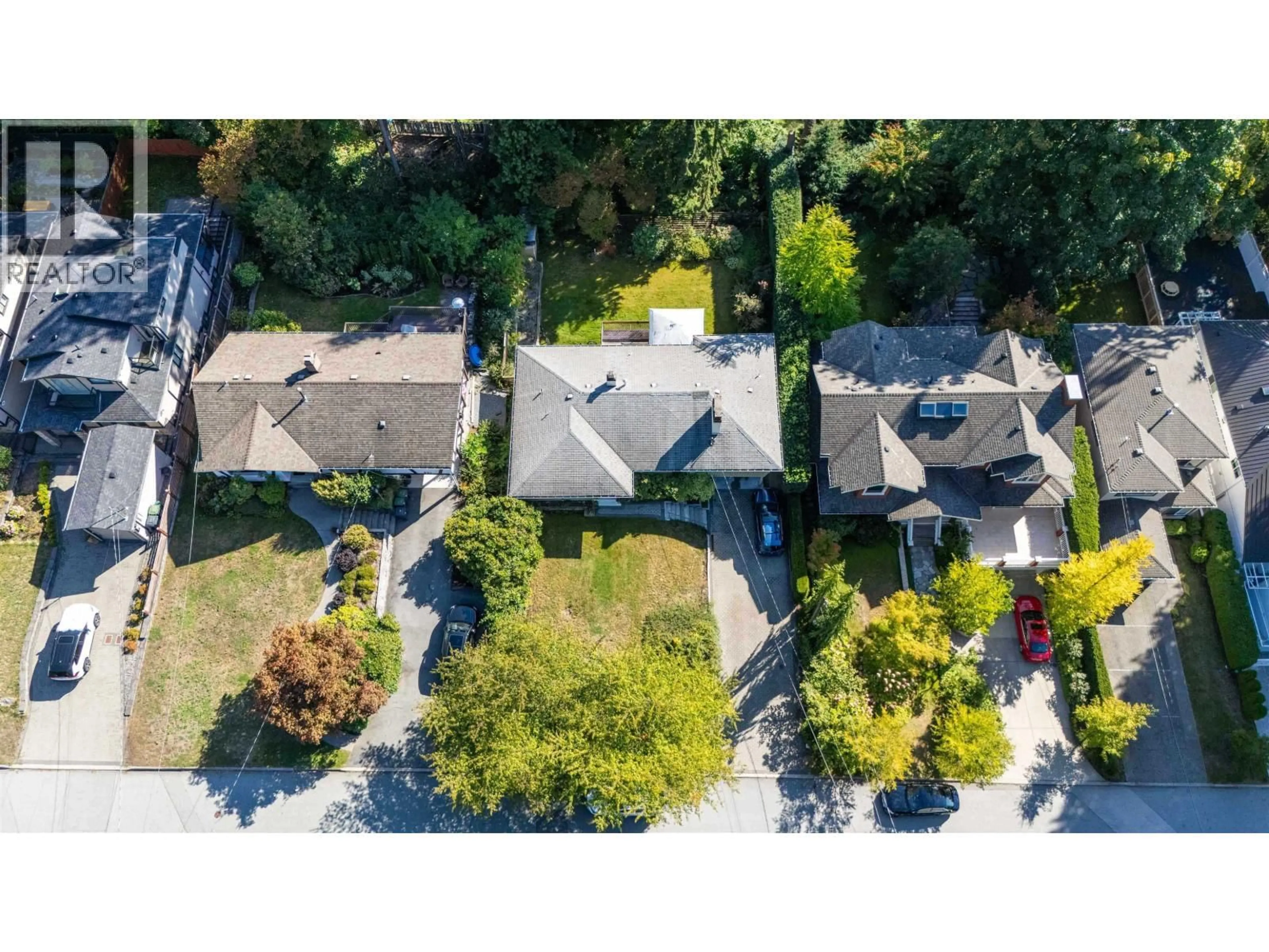 A pic from outside/outdoor area/front of a property/back of a property/a pic from drone, street for 869 CLEMENTS AVENUE, North Vancouver British Columbia V7R2K6