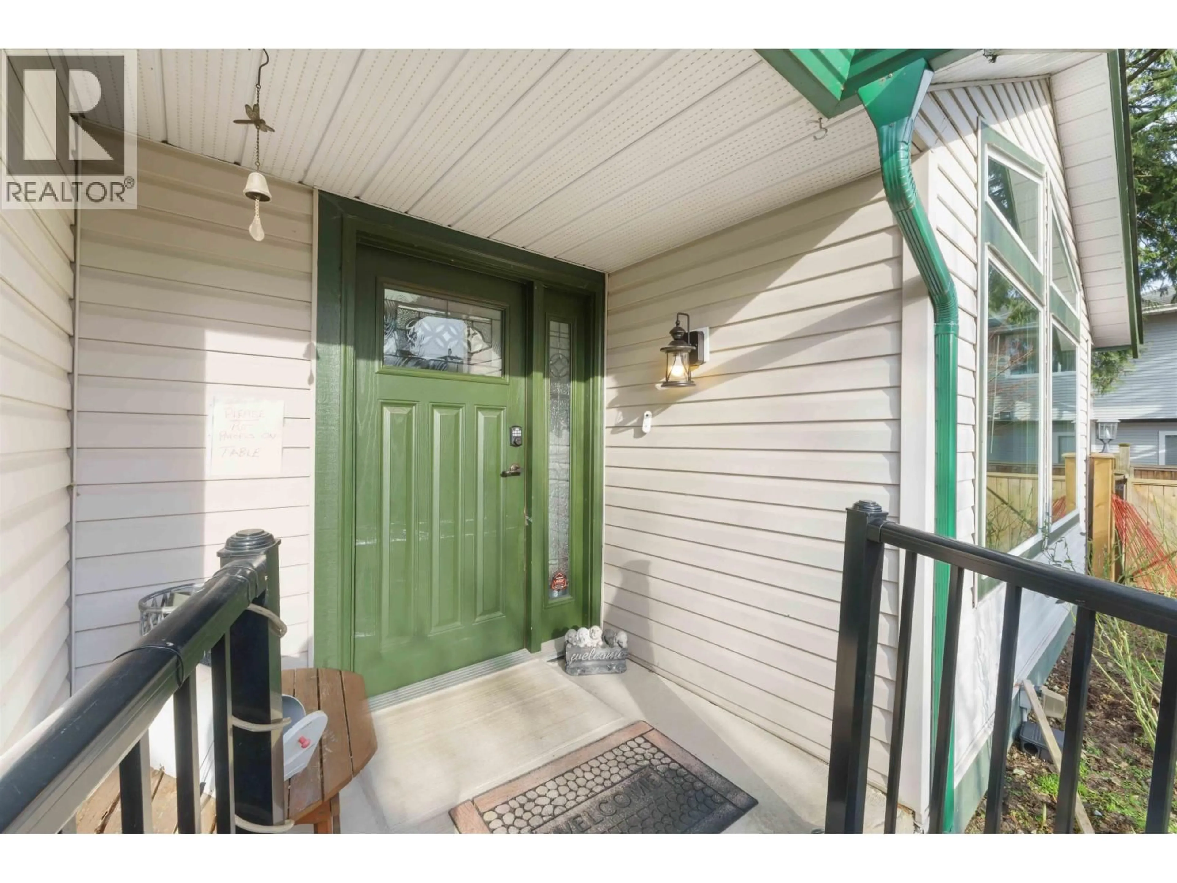 Indoor entryway for 19379 CUSICK CRESCENT, Pitt Meadows British Columbia V3Y2M9