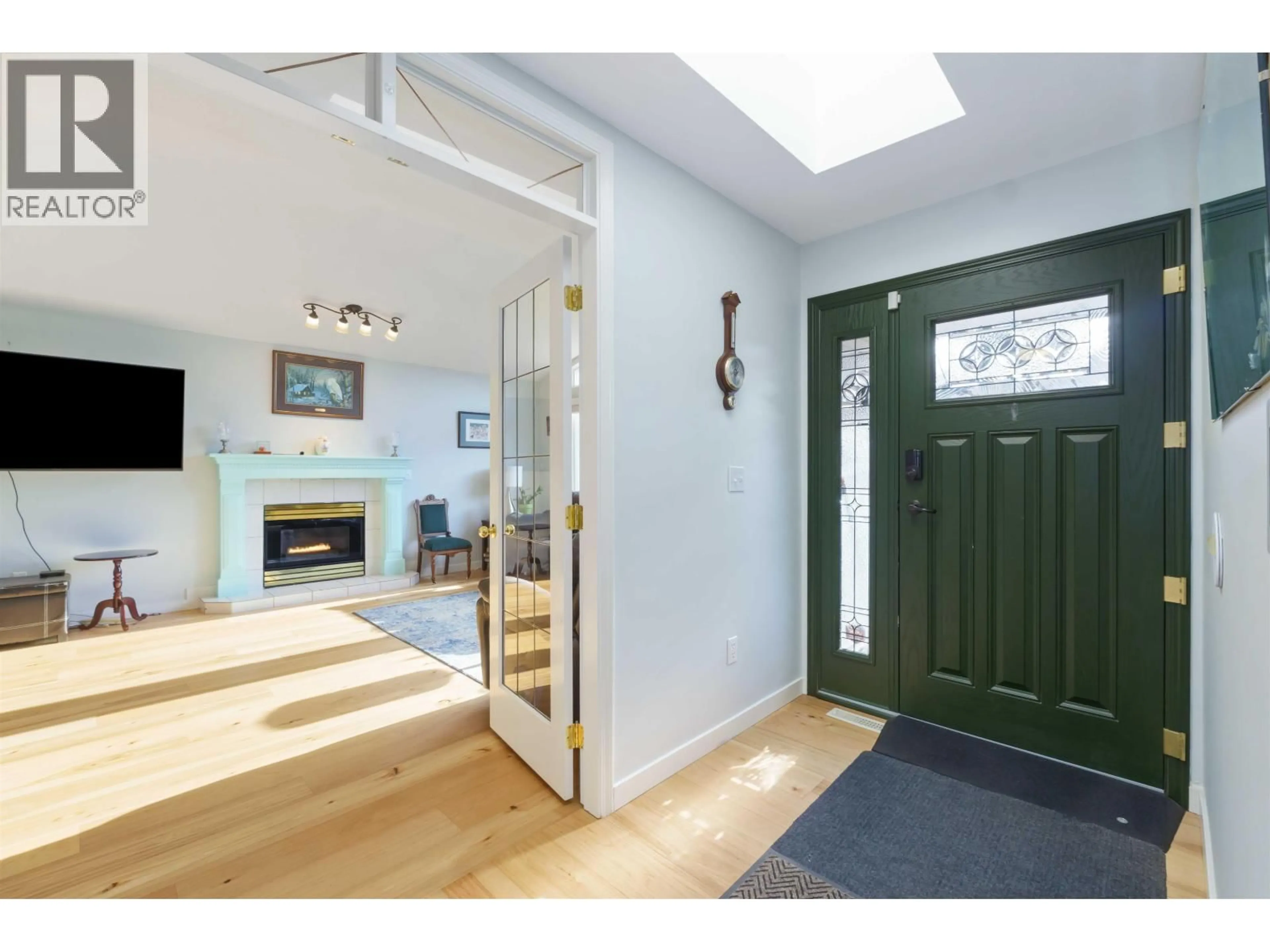 Indoor entryway for 19379 CUSICK CRESCENT, Pitt Meadows British Columbia V3Y2M9