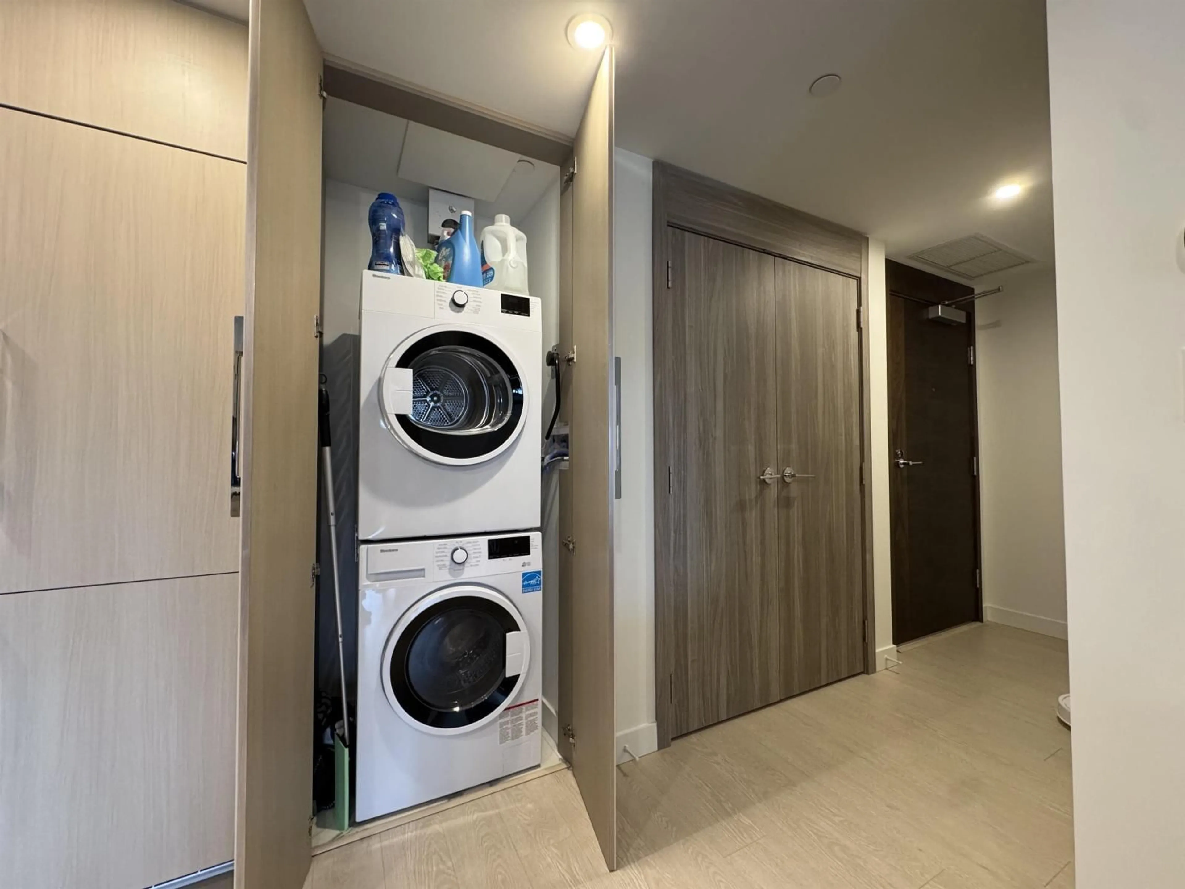 Laundry room for 1410 - 13768 100 AVENUE, Surrey British Columbia V3T0V2