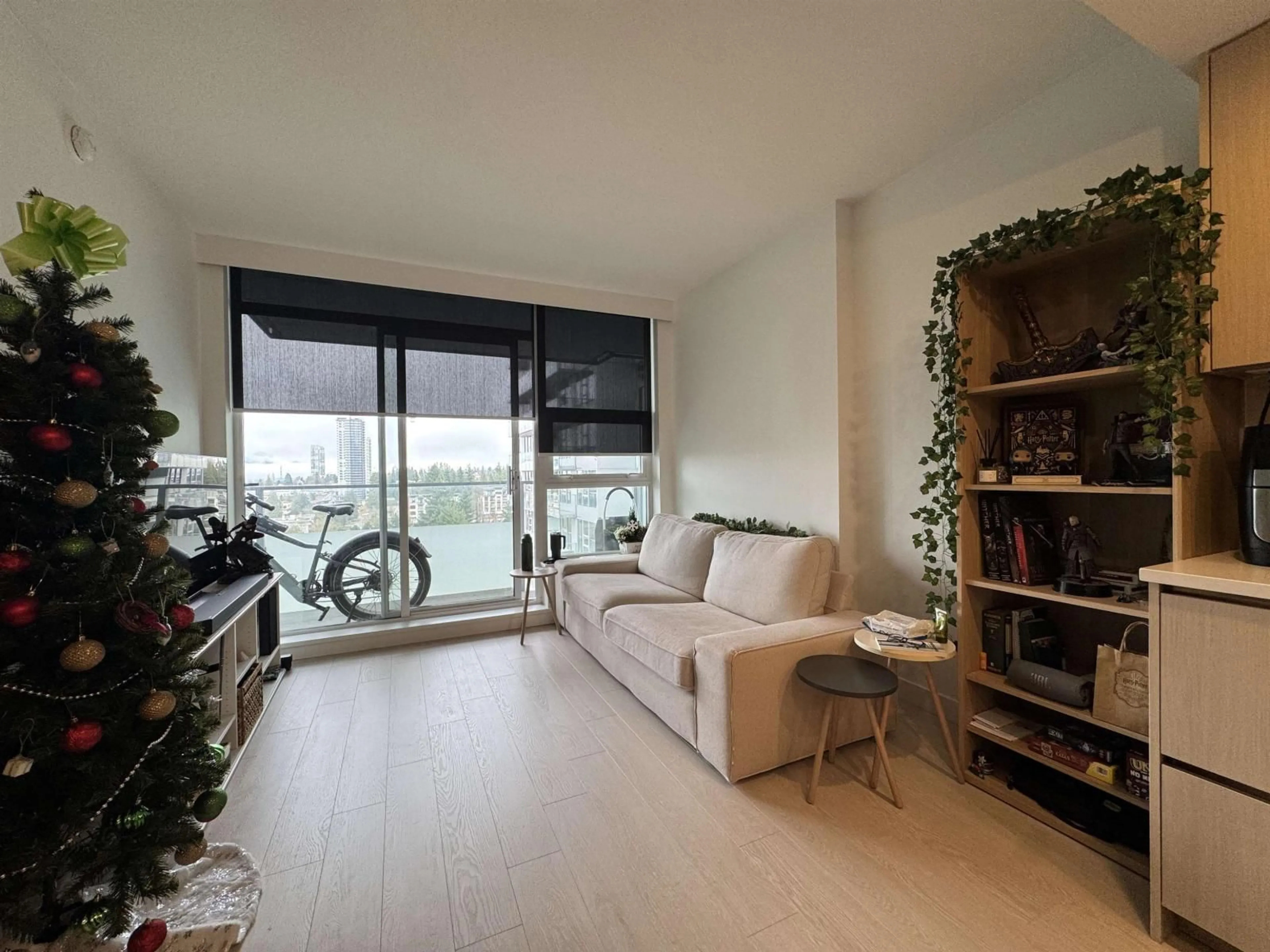 Living room with furniture, unknown for 1410 - 13768 100 AVENUE, Surrey British Columbia V3T0V2