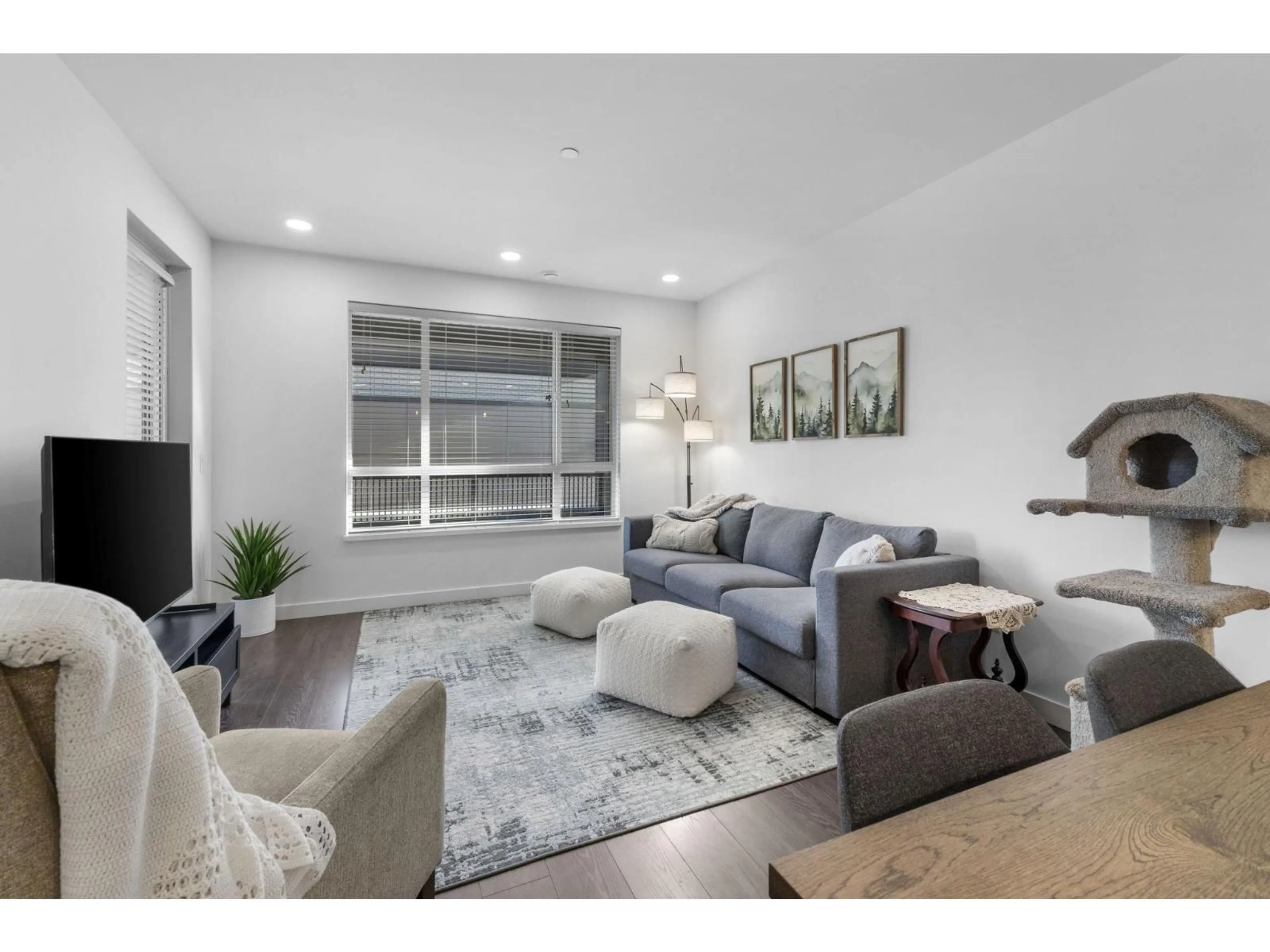 Living room with furniture, unknown for 309 - 33540 MAYFAIR AVENUE, Abbotsford British Columbia V2S0J3