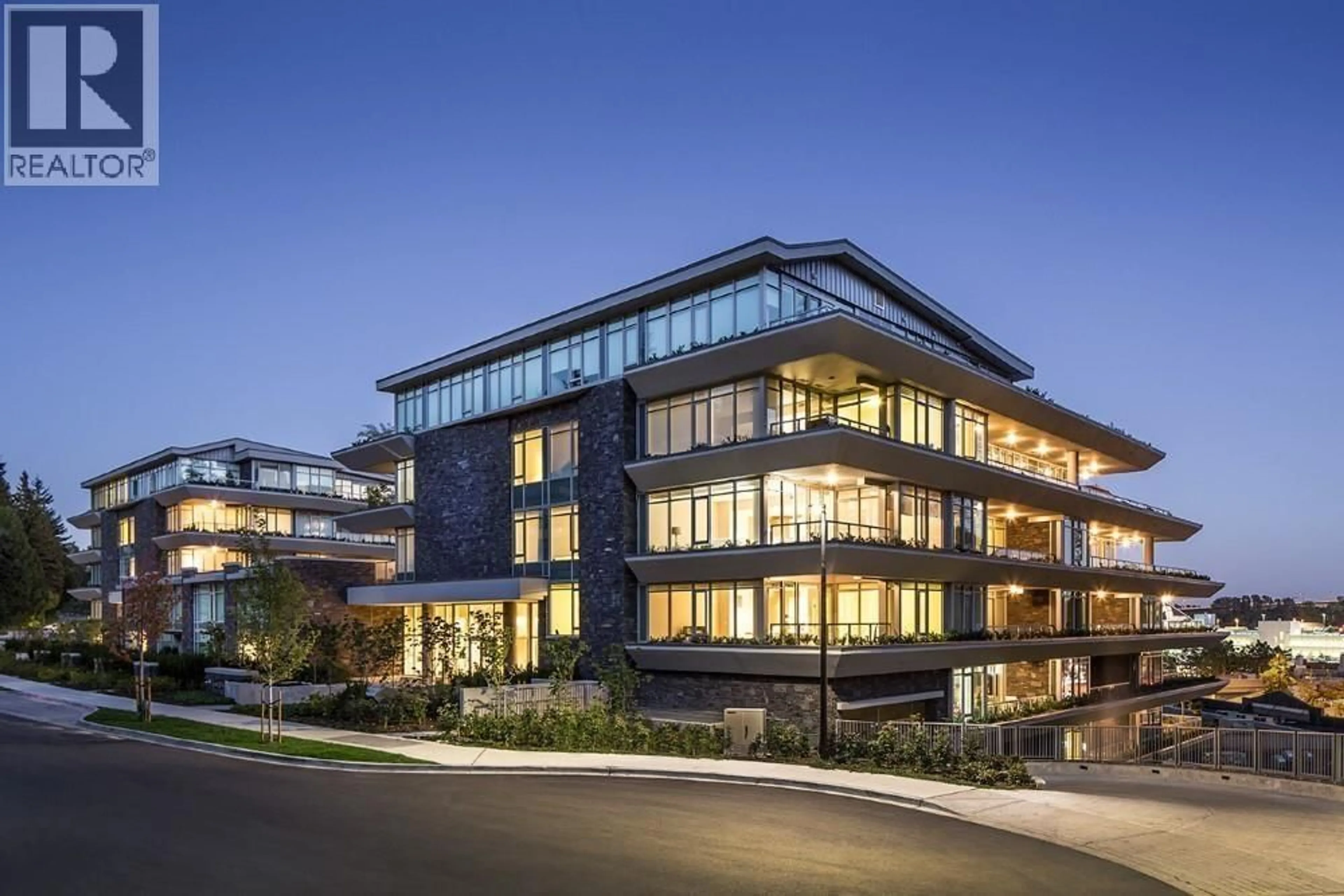 Indoor foyer for 606 - 788 ARTHUR ERICKSON PLACE, West Vancouver British Columbia V7T0B6