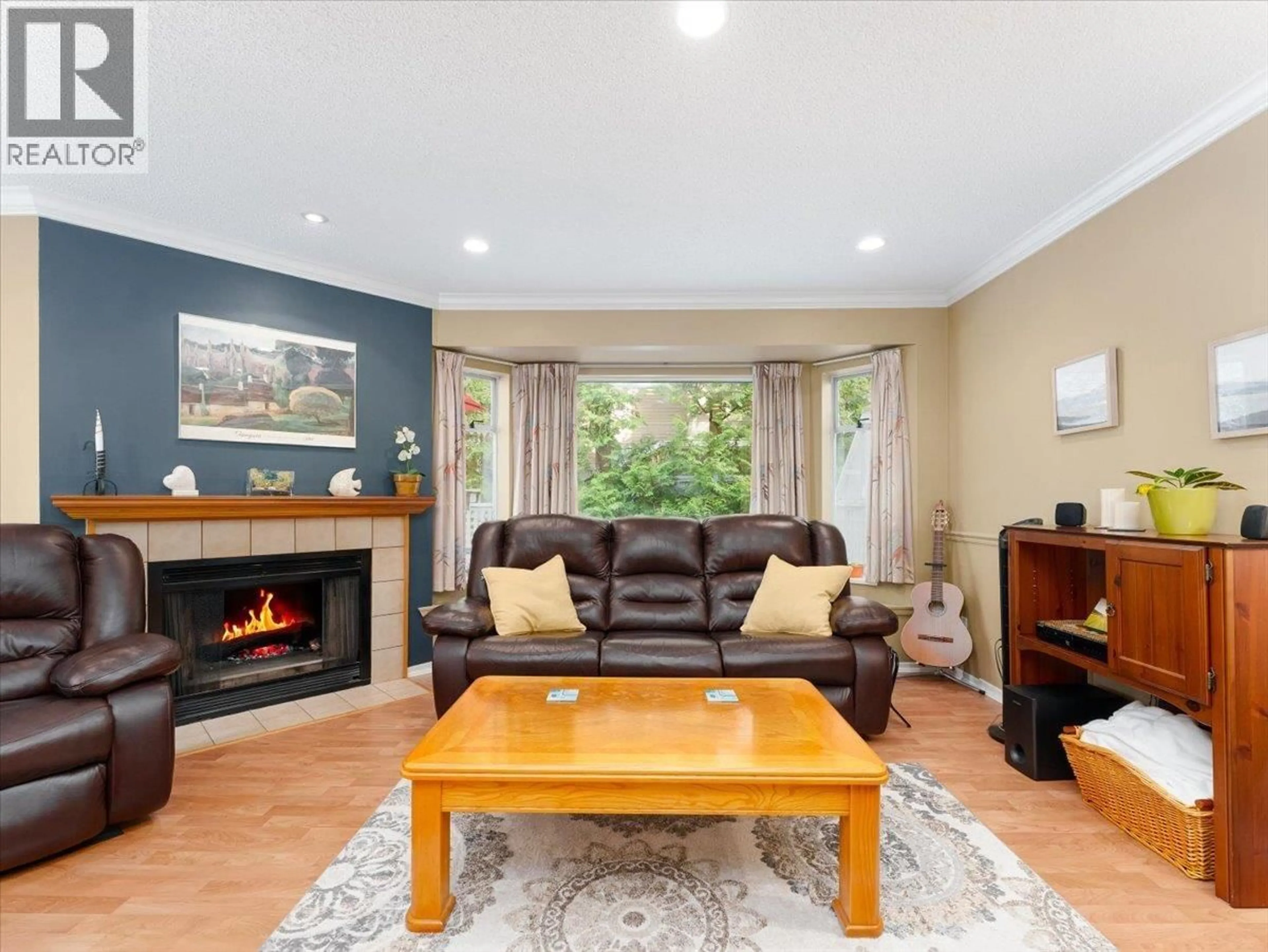 Living room with furniture, wood/laminate floor for 7338 FOXHOUND MEWS, Vancouver British Columbia V5S4L5