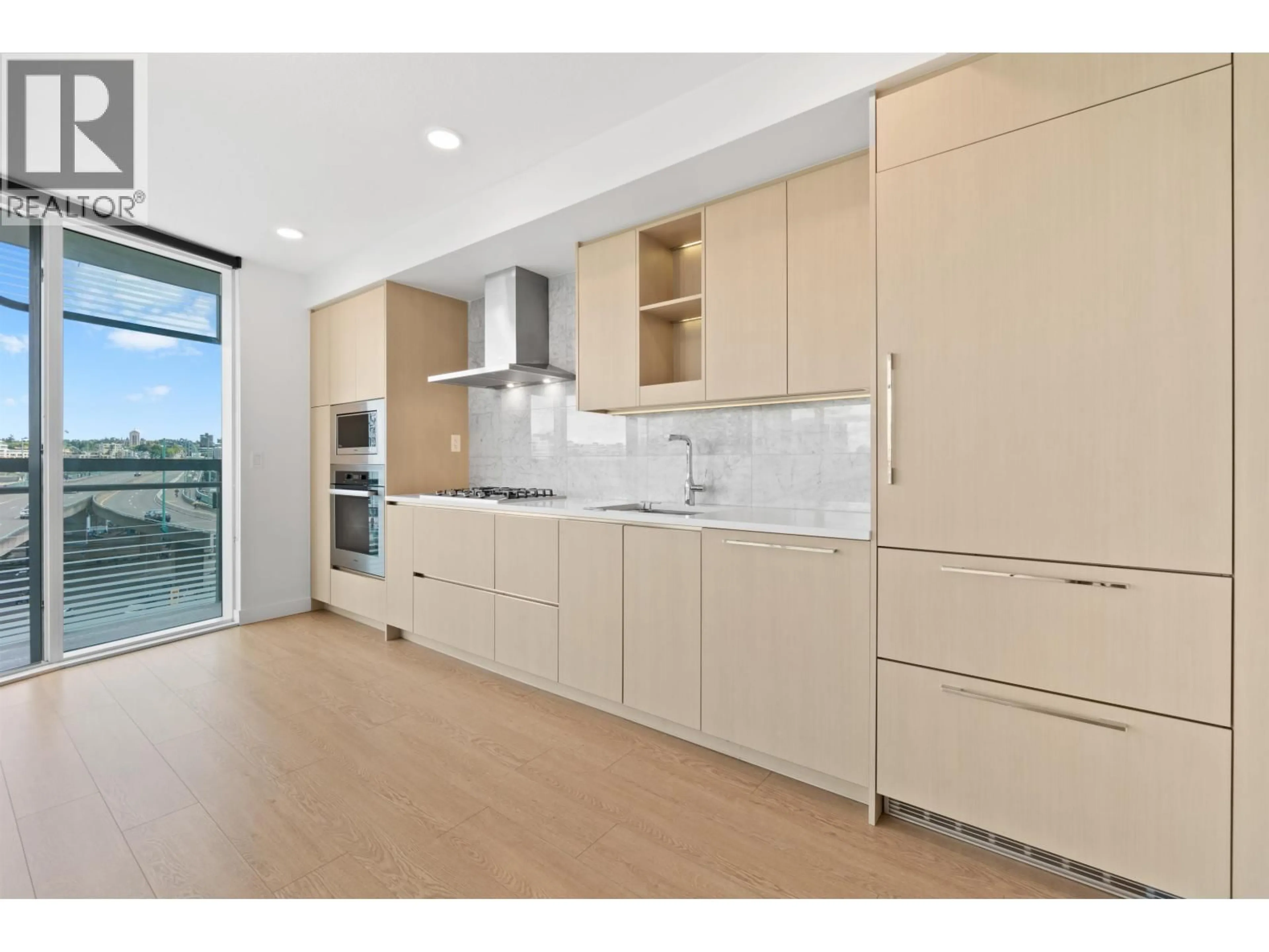 Standard kitchen, unknown for 684 - 87 NELSON STREET, Vancouver British Columbia V6Z0E8