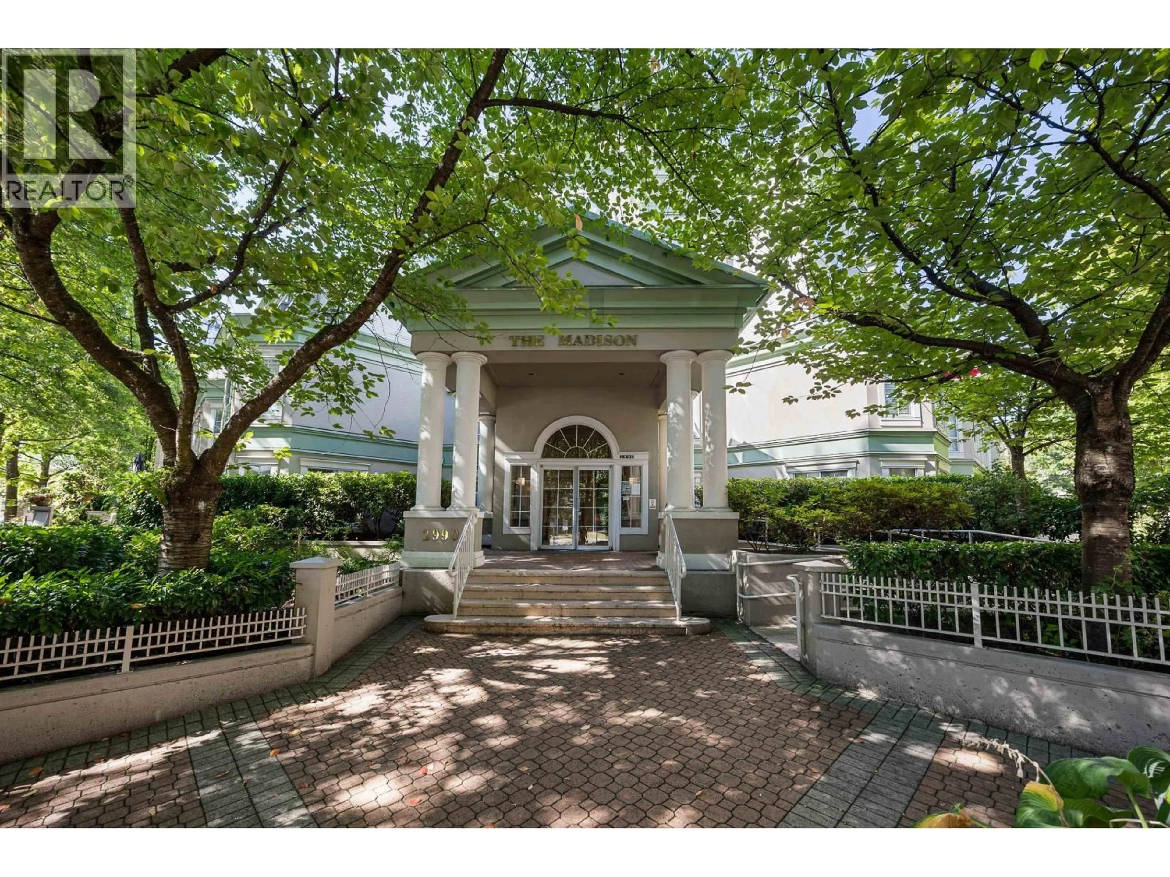 Indoor foyer for 206 - 2990 PRINCESS CRESCENT, Coquitlam British Columbia V3B7R3