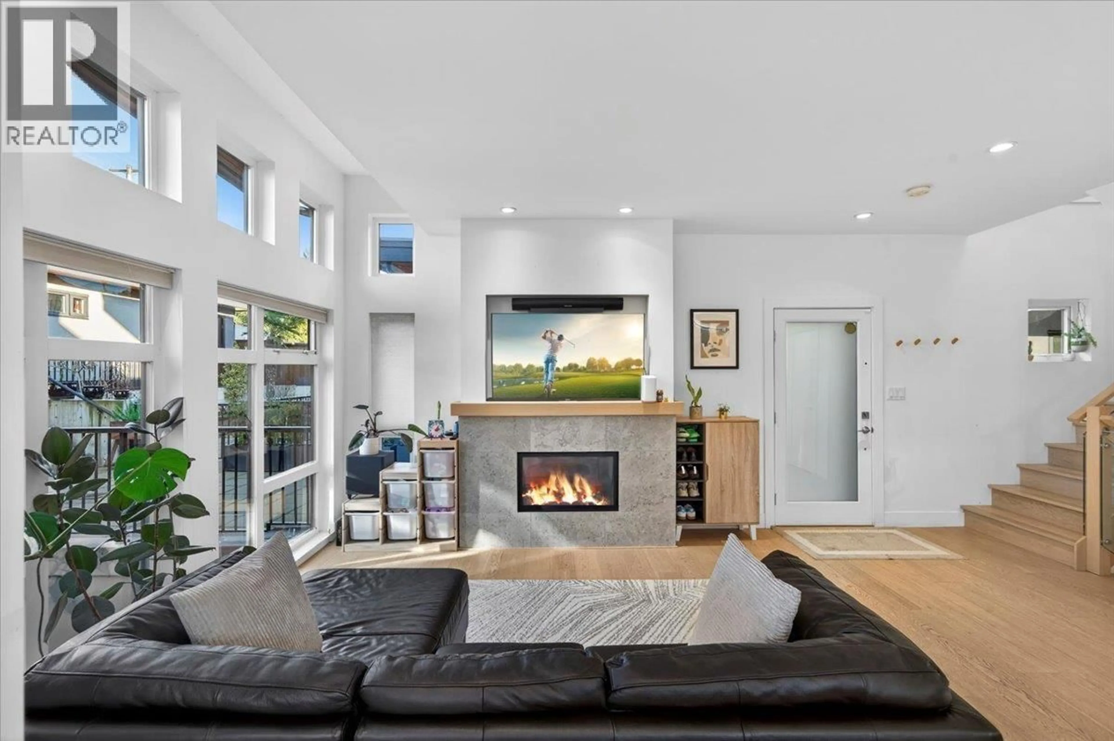 Living room with furniture, unknown for 2 - 252 19TH STREET, North Vancouver British Columbia V7L2Z2