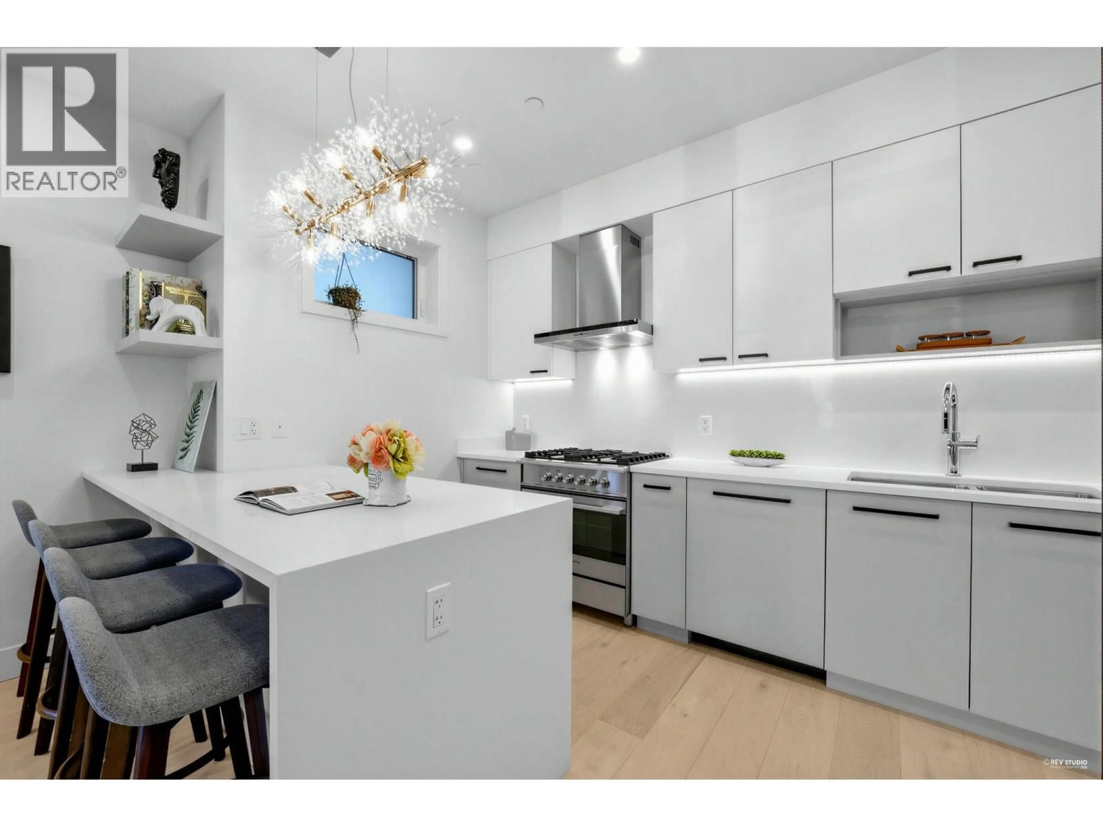 Contemporary kitchen, unknown for 3172 26TH AVENUE, Vancouver British Columbia V6L1V8