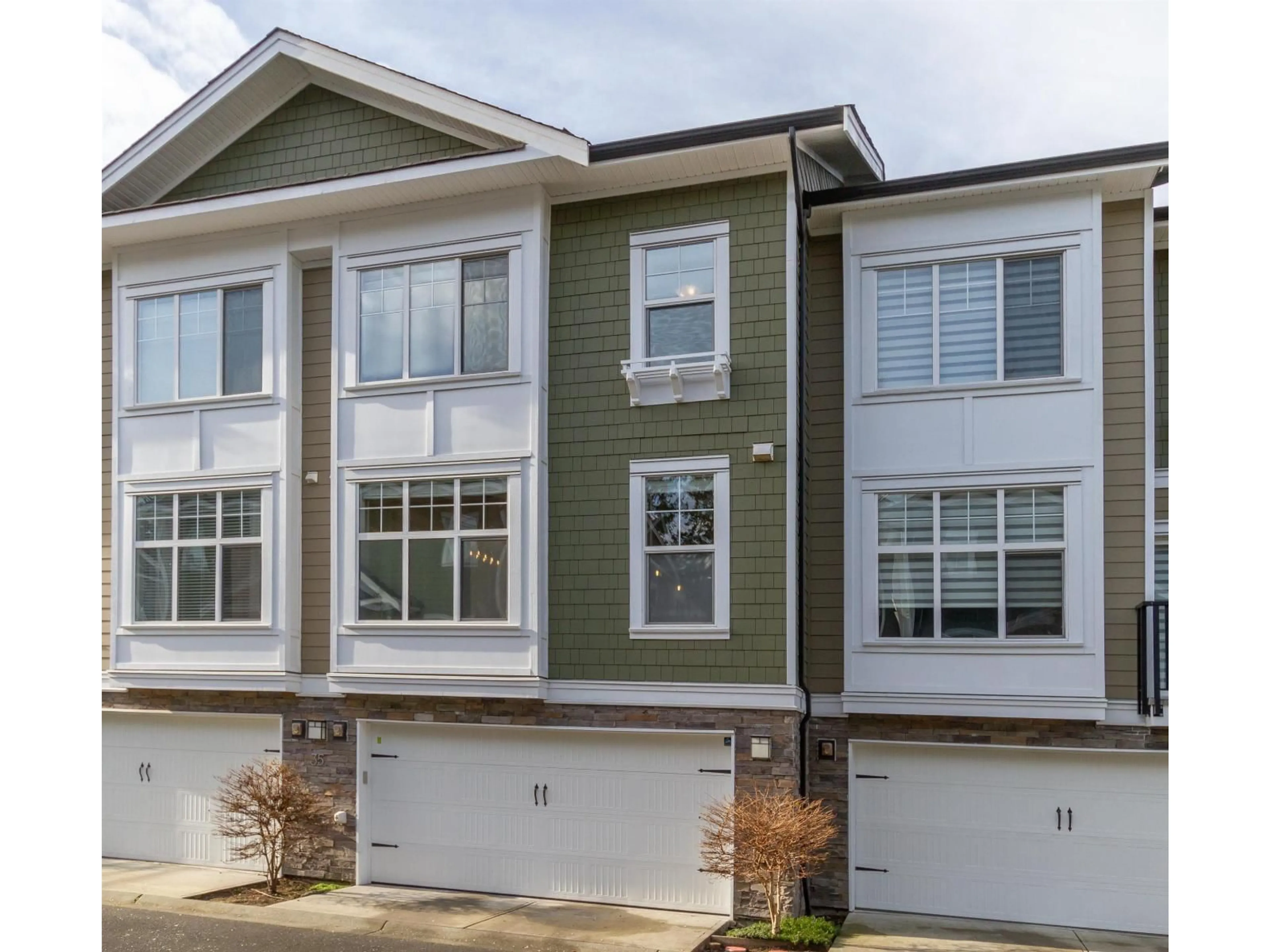 Home with vinyl exterior material, street for 35 - 7686 209 STREET, Langley British Columbia V2Y0R5