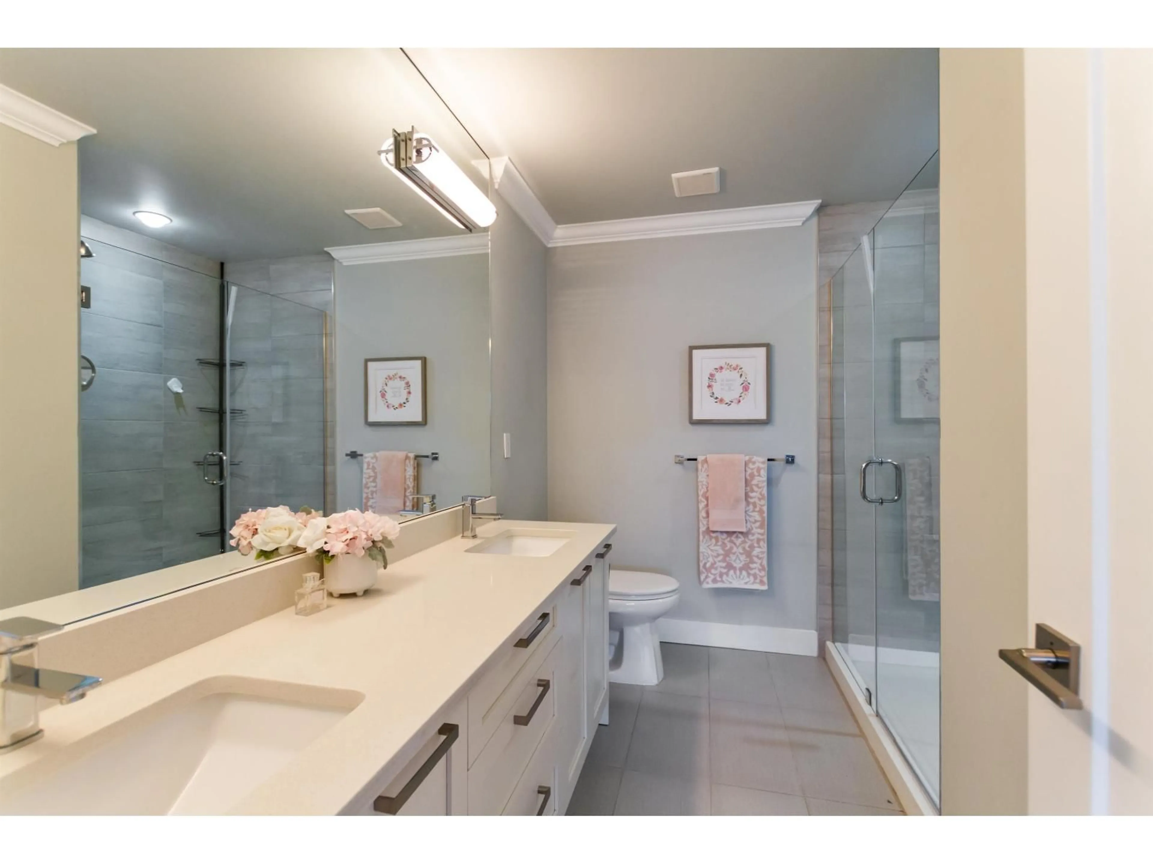 Contemporary bathroom, ceramic/tile floor for 35 - 7686 209 STREET, Langley British Columbia V2Y0R5