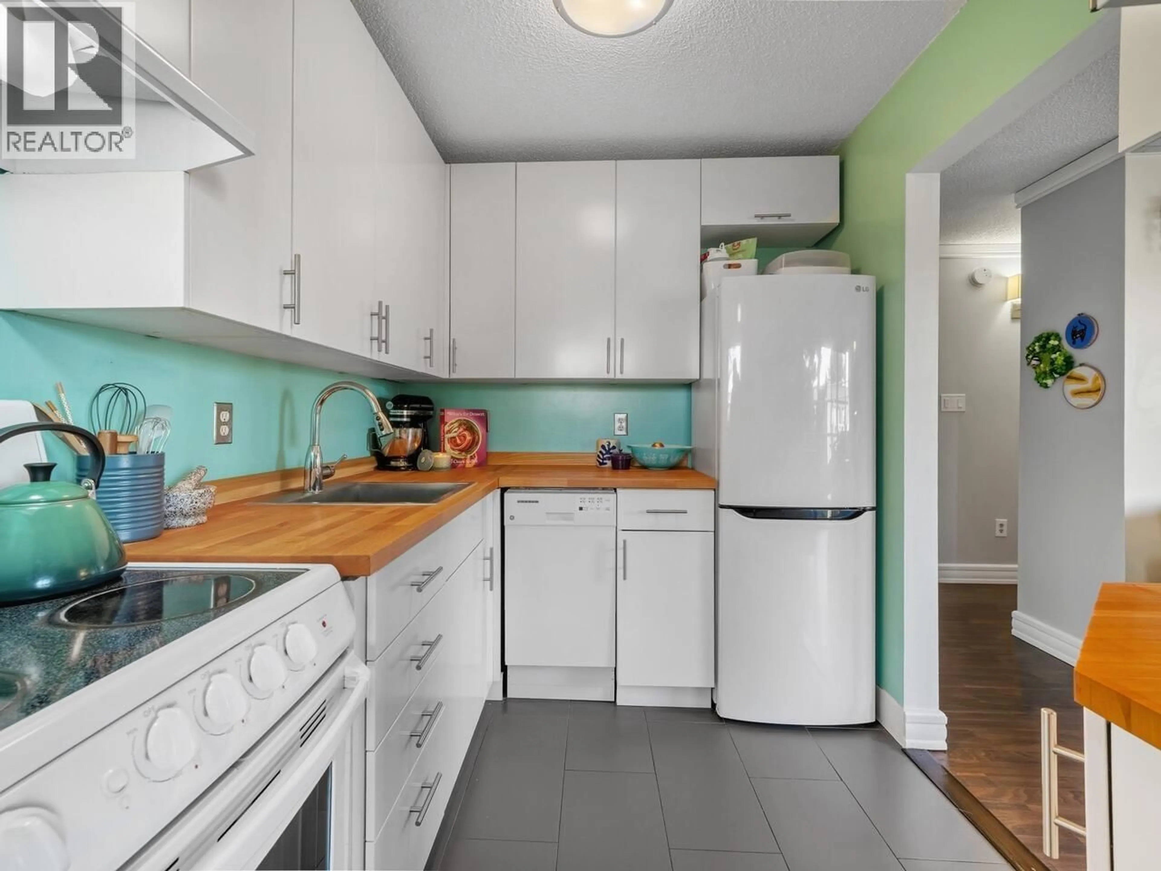 Standard kitchen, unknown for 206 - 1065 8TH AVENUE, Vancouver British Columbia V5T1V1