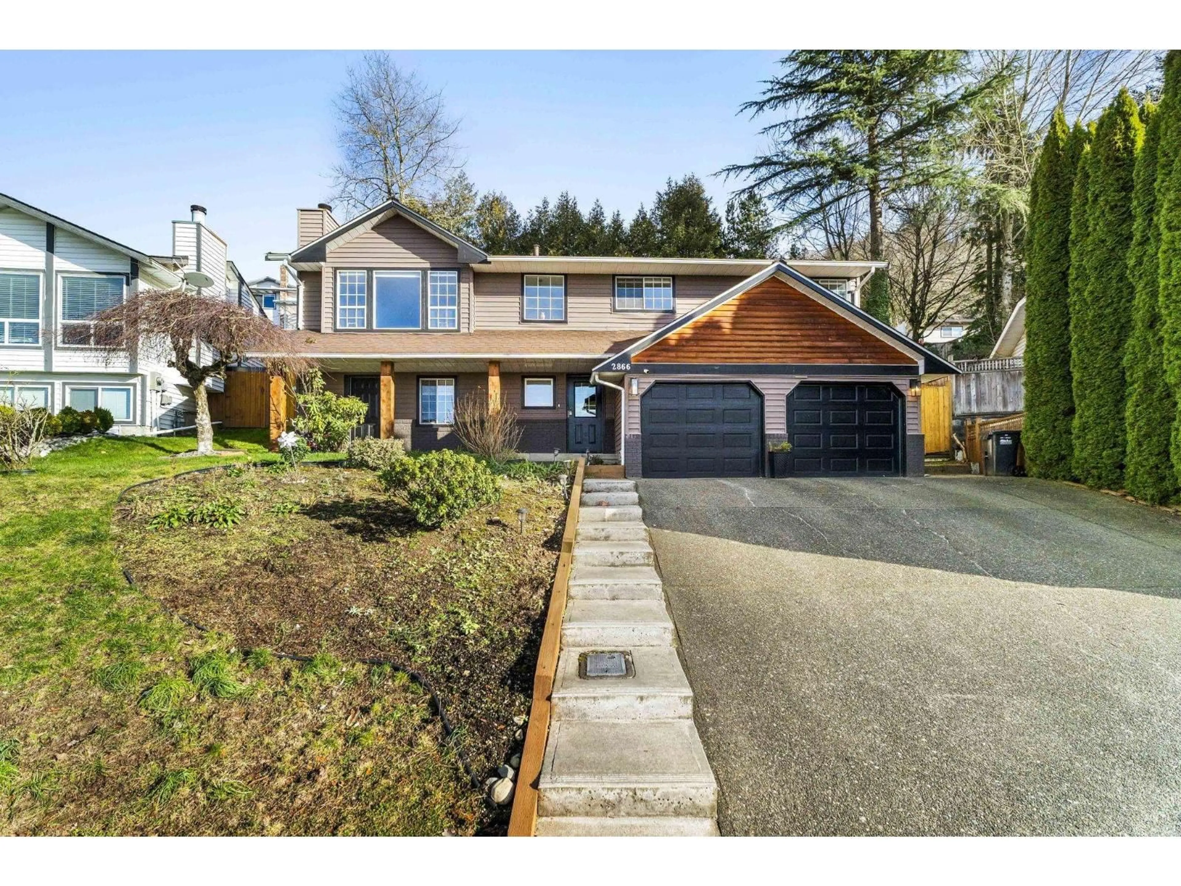 A pic from outside/outdoor area/front of a property/back of a property/a pic from drone, street for 2866 GLENAVON STREET, Abbotsford British Columbia V3G1G6