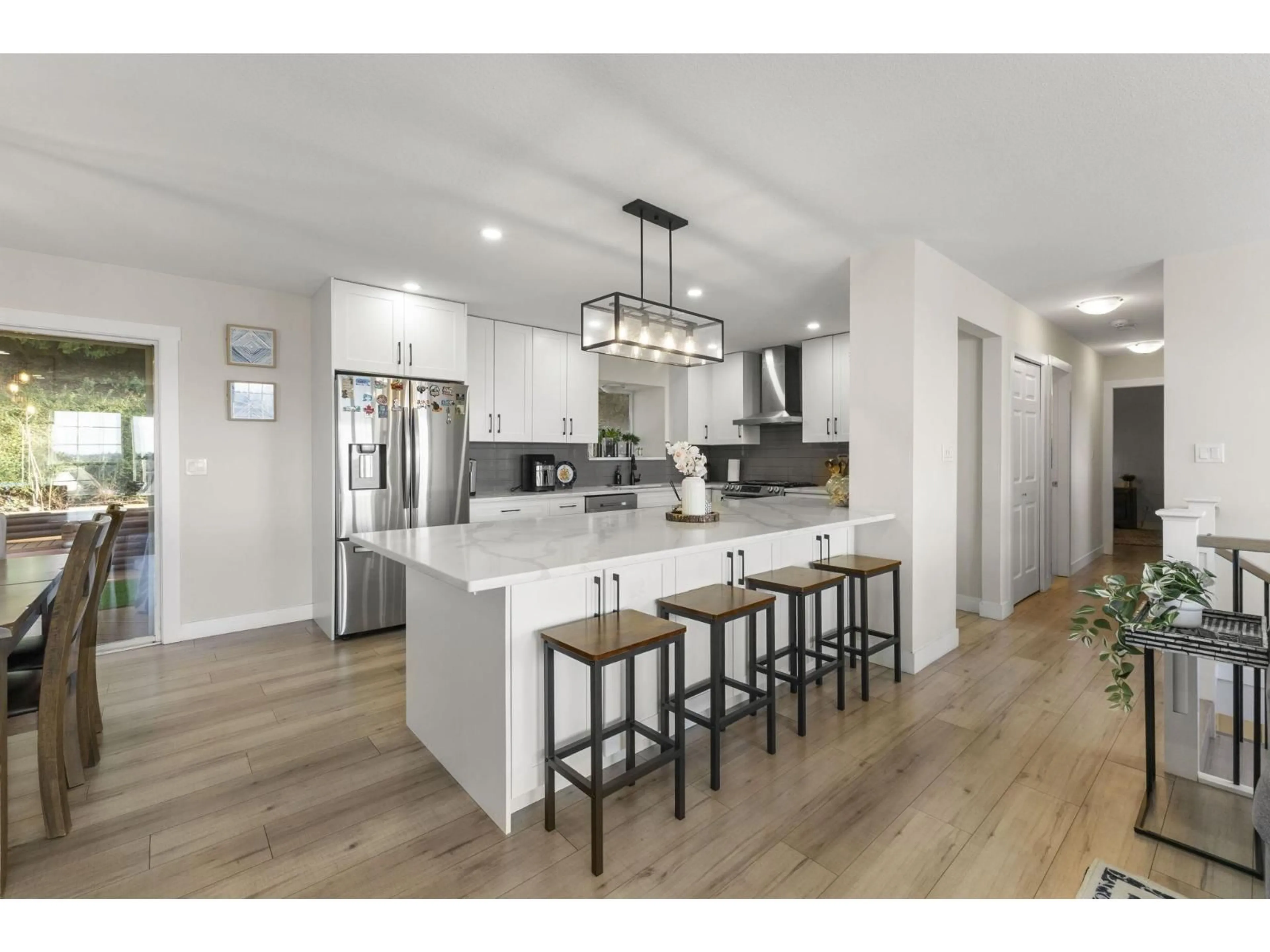 Open concept kitchen, wood/laminate floor for 2866 GLENAVON STREET, Abbotsford British Columbia V3G1G6