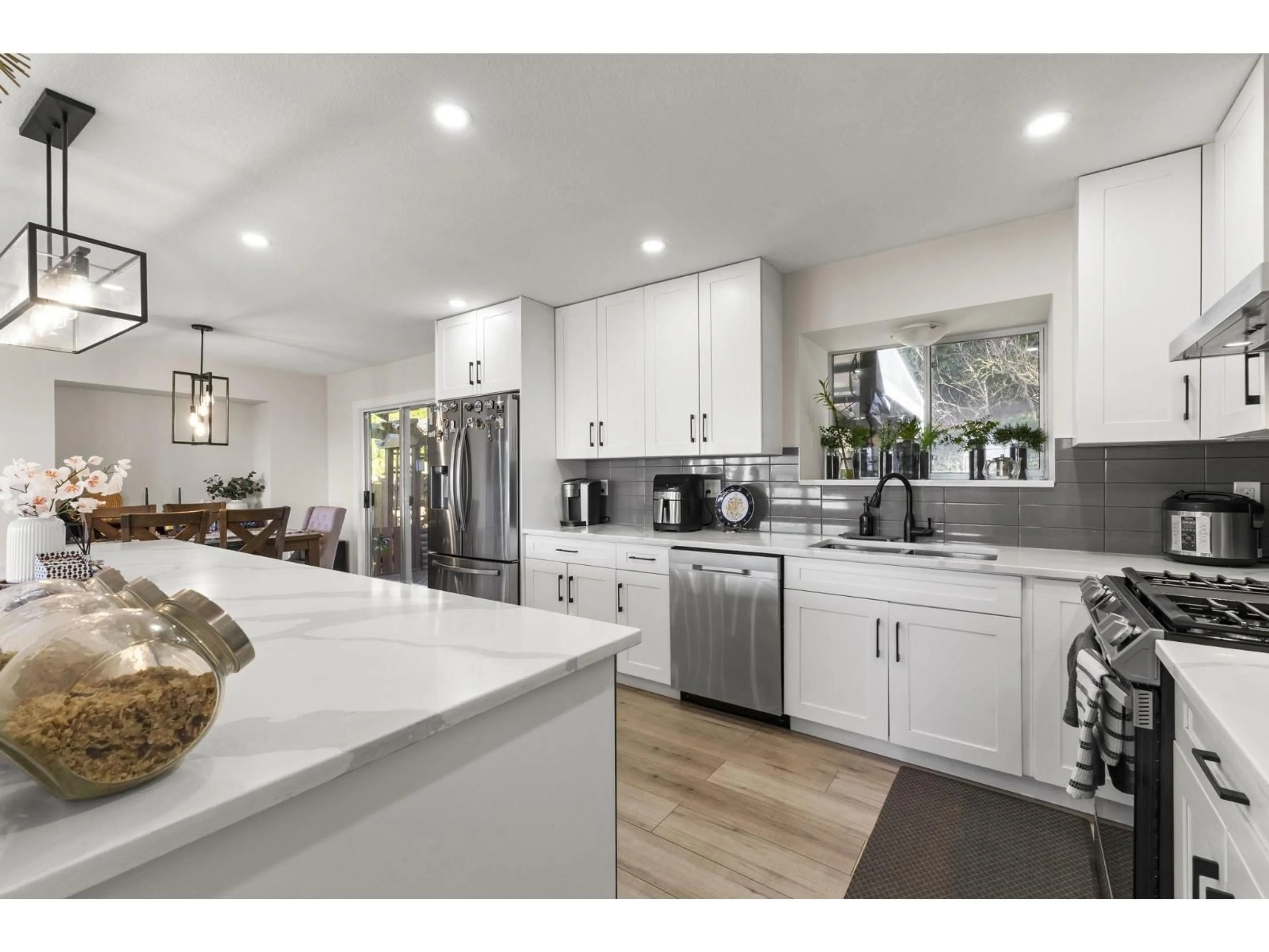 Open concept kitchen, unknown for 2866 GLENAVON STREET, Abbotsford British Columbia V3G1G6