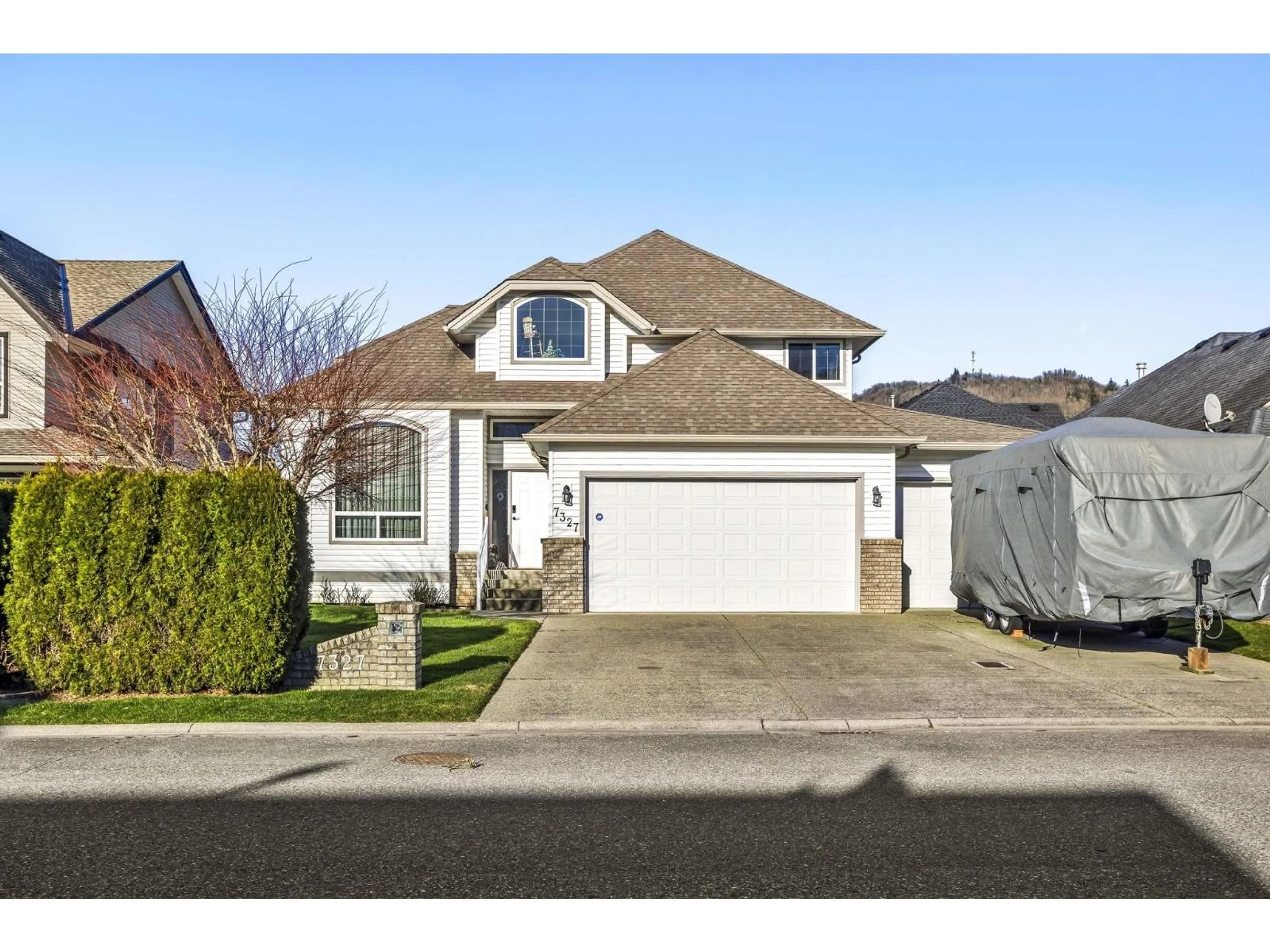 Home with vinyl exterior material, street for 7327 PRASMOUNT PLACE, Agassiz British Columbia V0M1A0