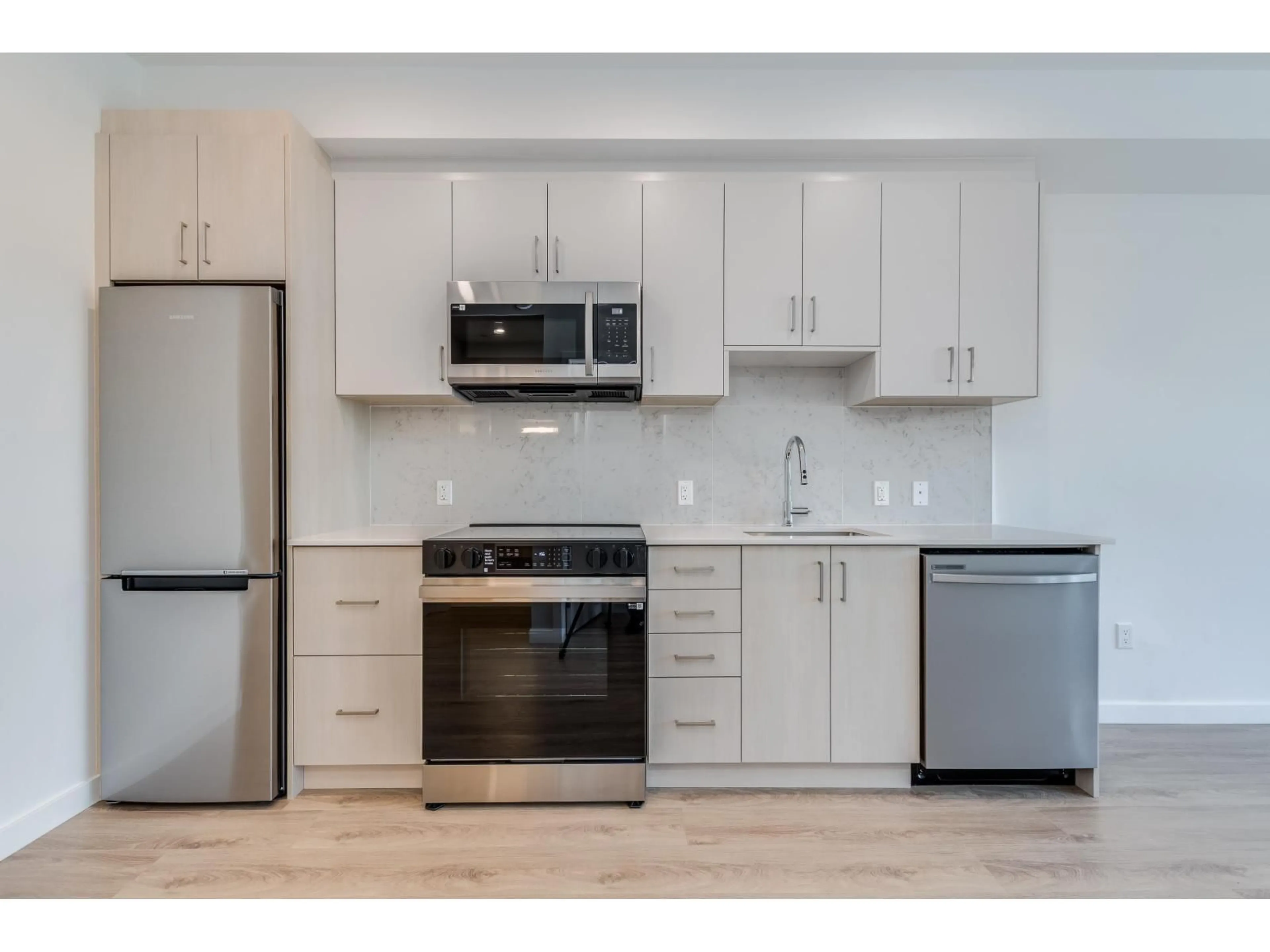 Standard kitchen, unknown for E216 - 13858 108 AVENUE, Surrey British Columbia V3T0T8