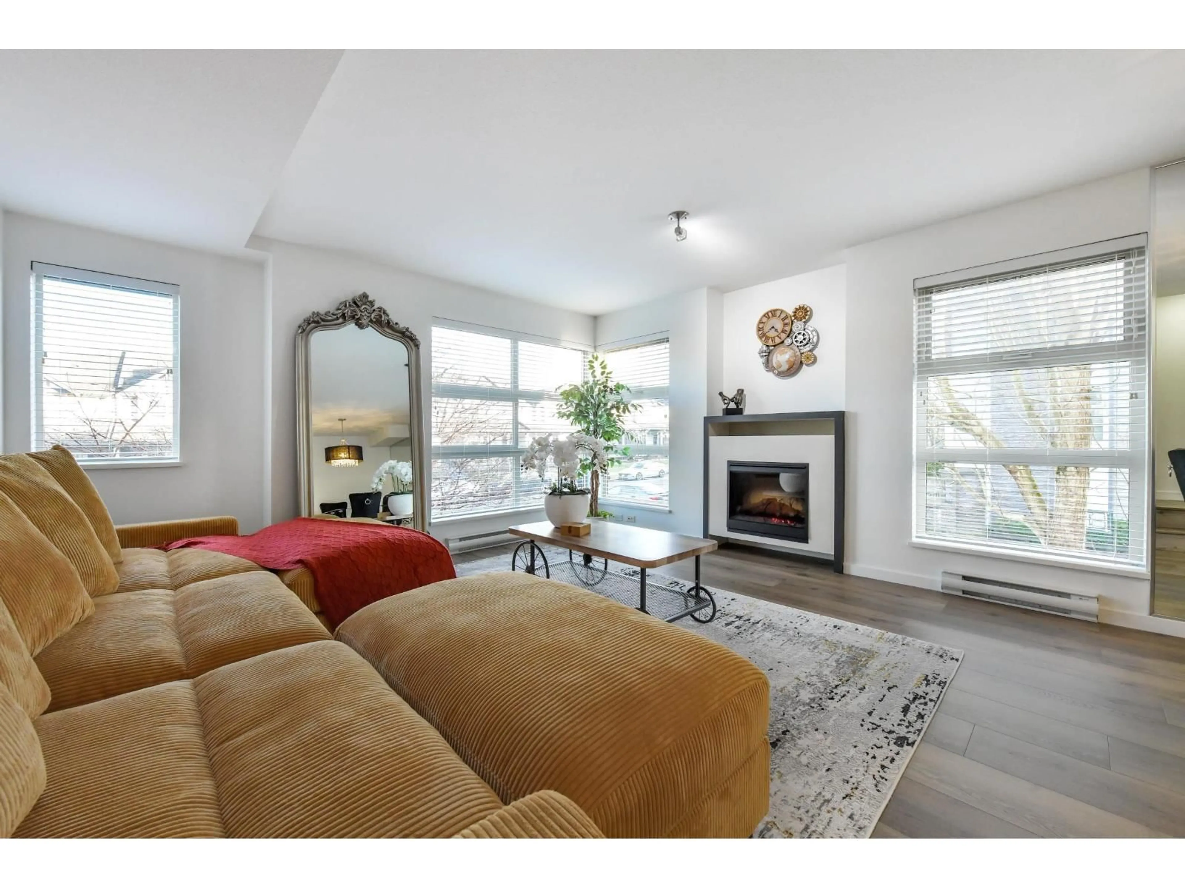 Living room with furniture, unknown for 122 - 6671 121 STREET, Surrey British Columbia V3W1T9